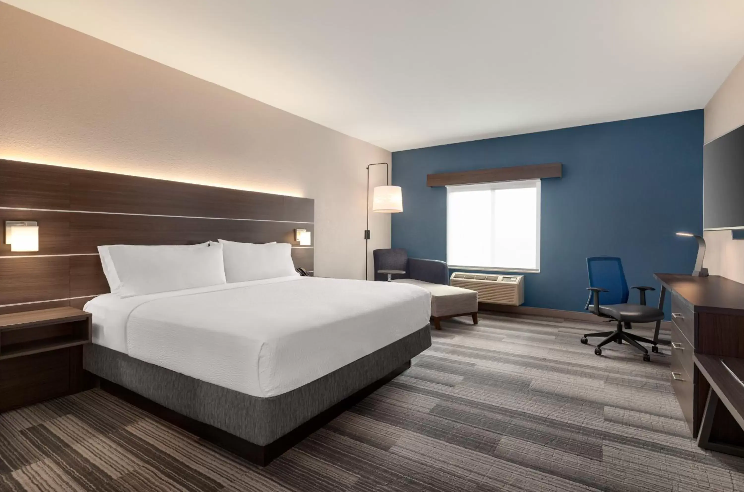 Bedroom, Bed in Holiday Inn Express & Suites Denver Airport, an IHG Hotel