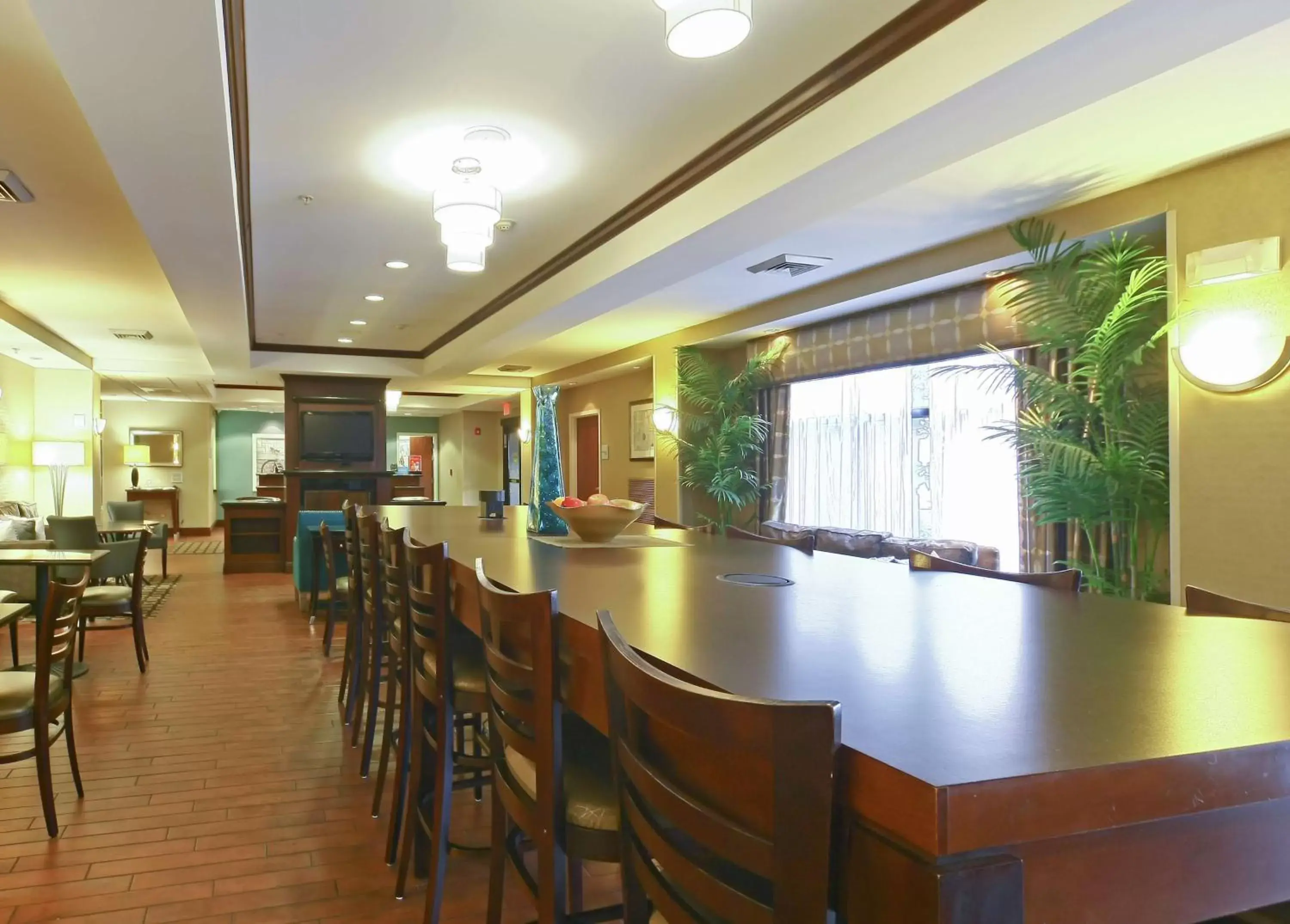 Lobby or reception, Restaurant/Places to Eat in Hampton Inn North Brunswick