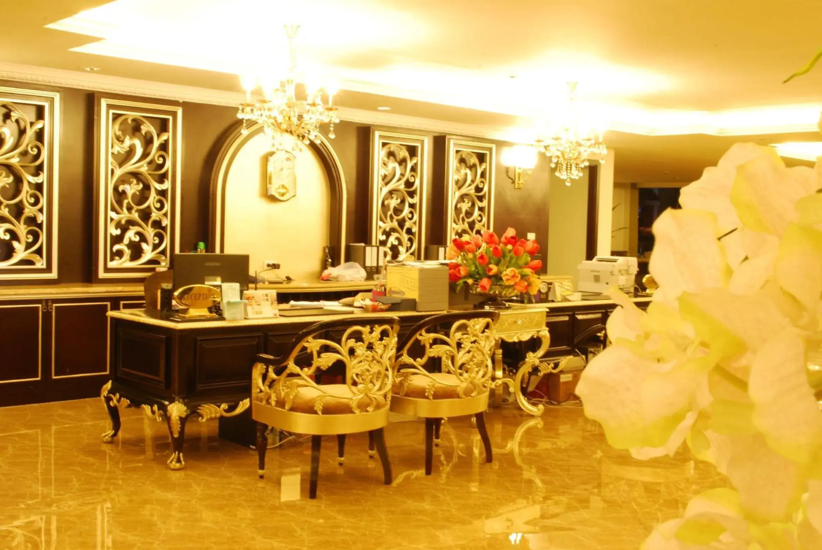 Lobby or reception, Restaurant/Places to Eat in LK Royal Wing