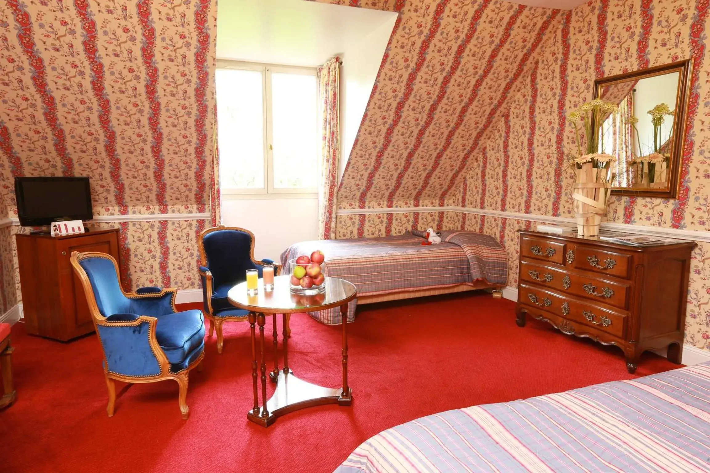 Bed, Seating Area in Hôtel & Spa Château de l'ile
