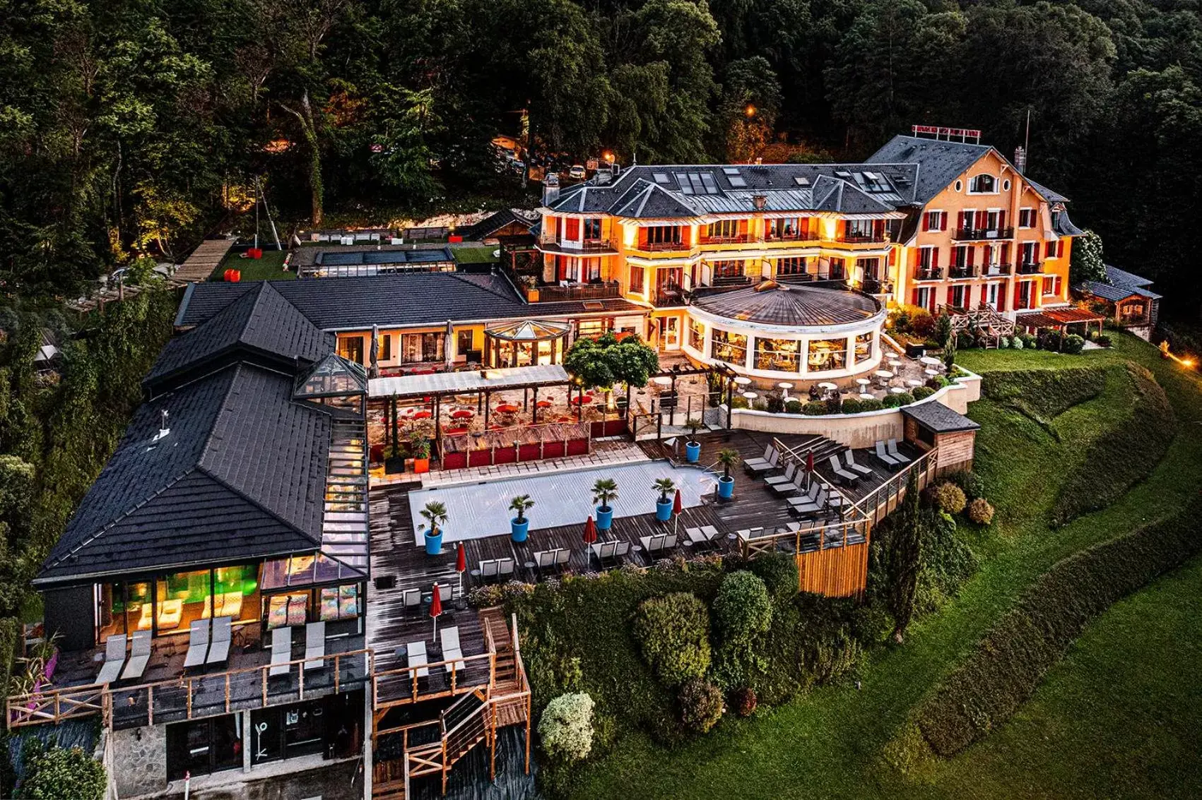 Property building, Bird's-eye View in Les Trésoms Lake and Spa Resort