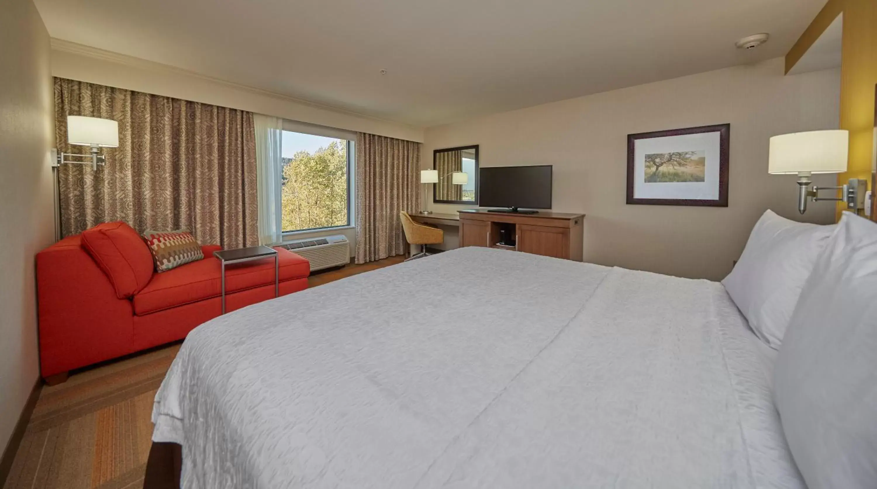 Bed in Hampton Inn & Suites Hood River