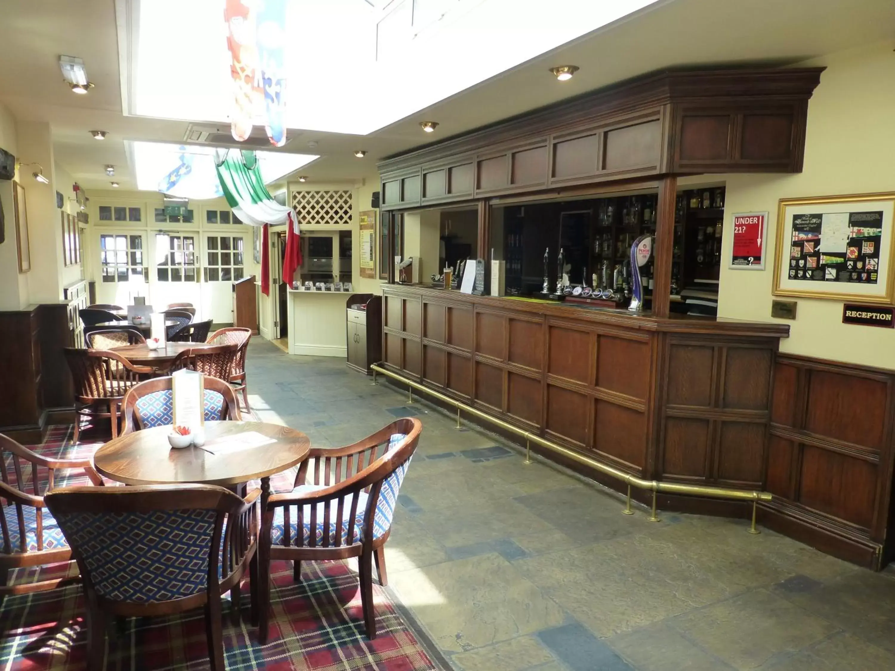 Lounge or bar, Lobby/Reception in The Atherstone Red Lion Hotel