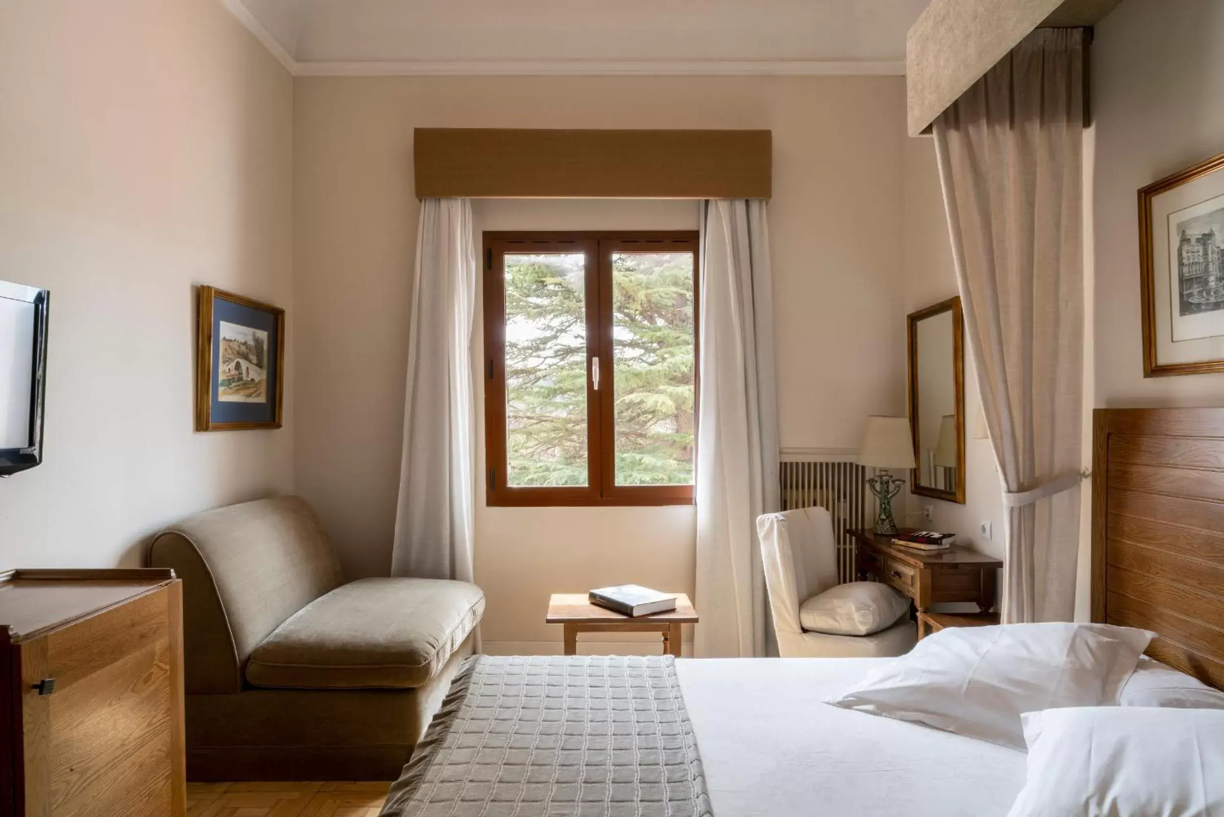 Bedroom in Parador de Teruel