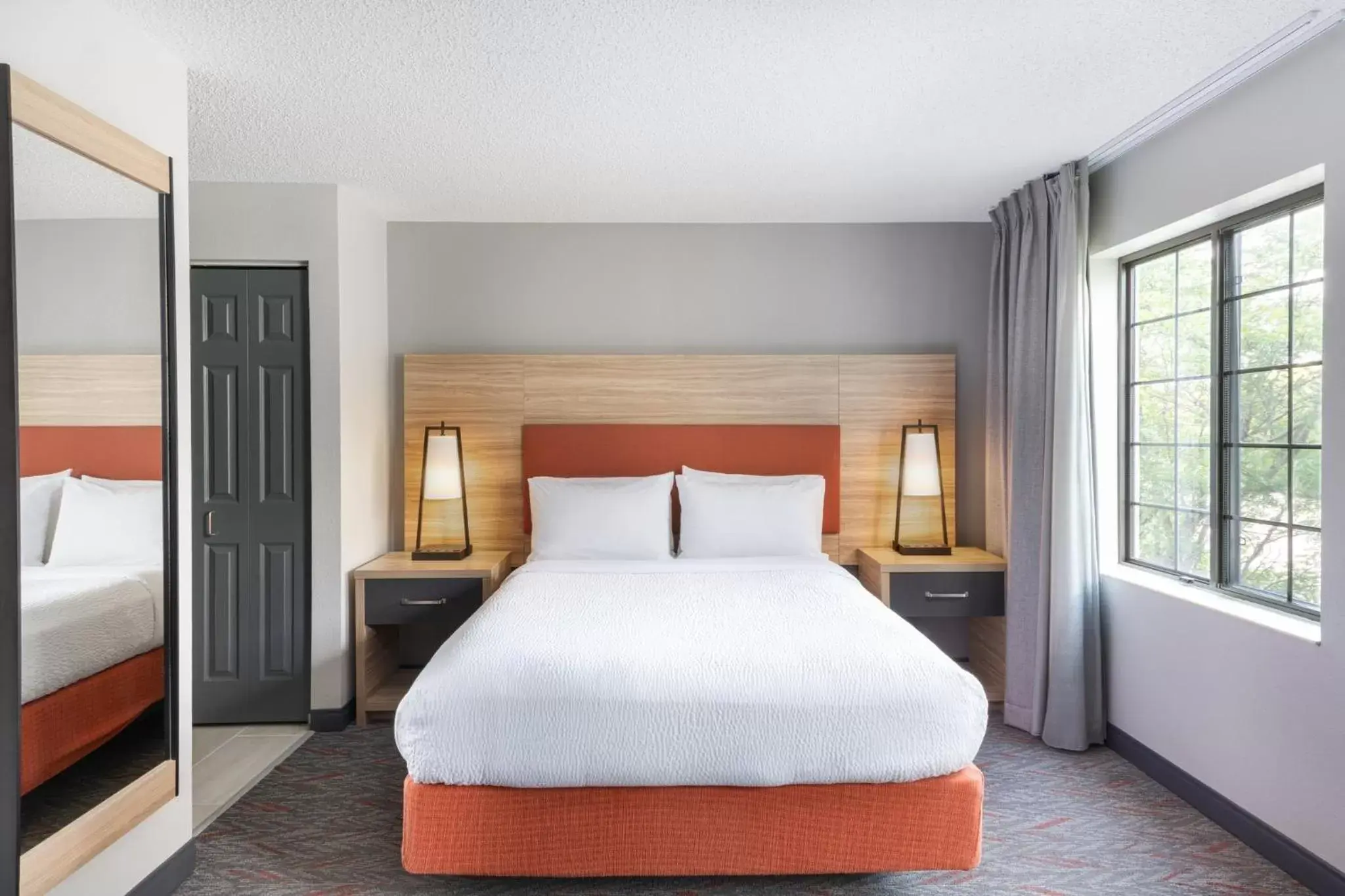 Photo of the whole room, Bed in Candlewood Suites Eagan - Mall of America Area, an IHG Hotel