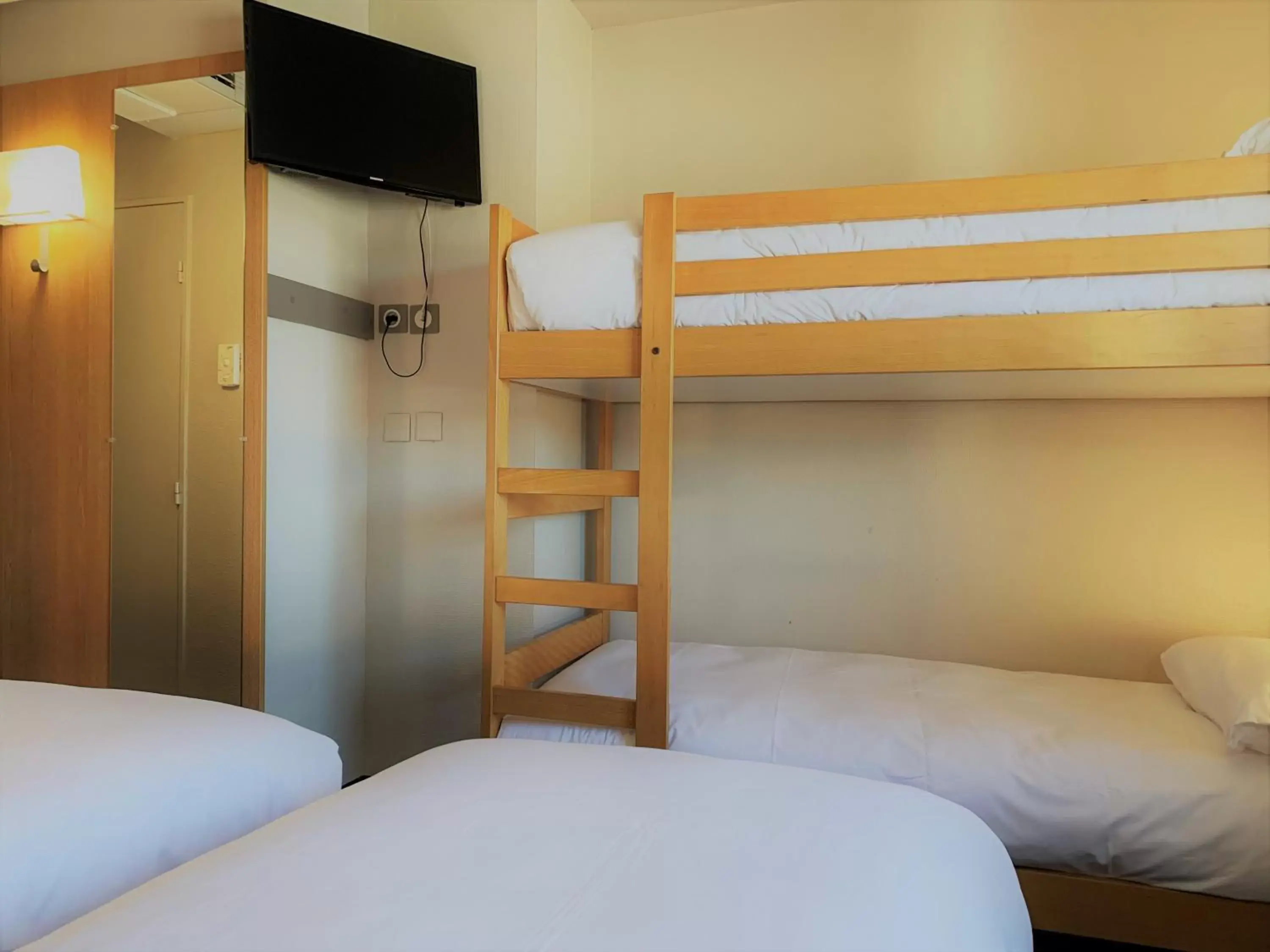 Bunk Bed in Kyriad Direct Clermont Ferrand Nord Gerzat