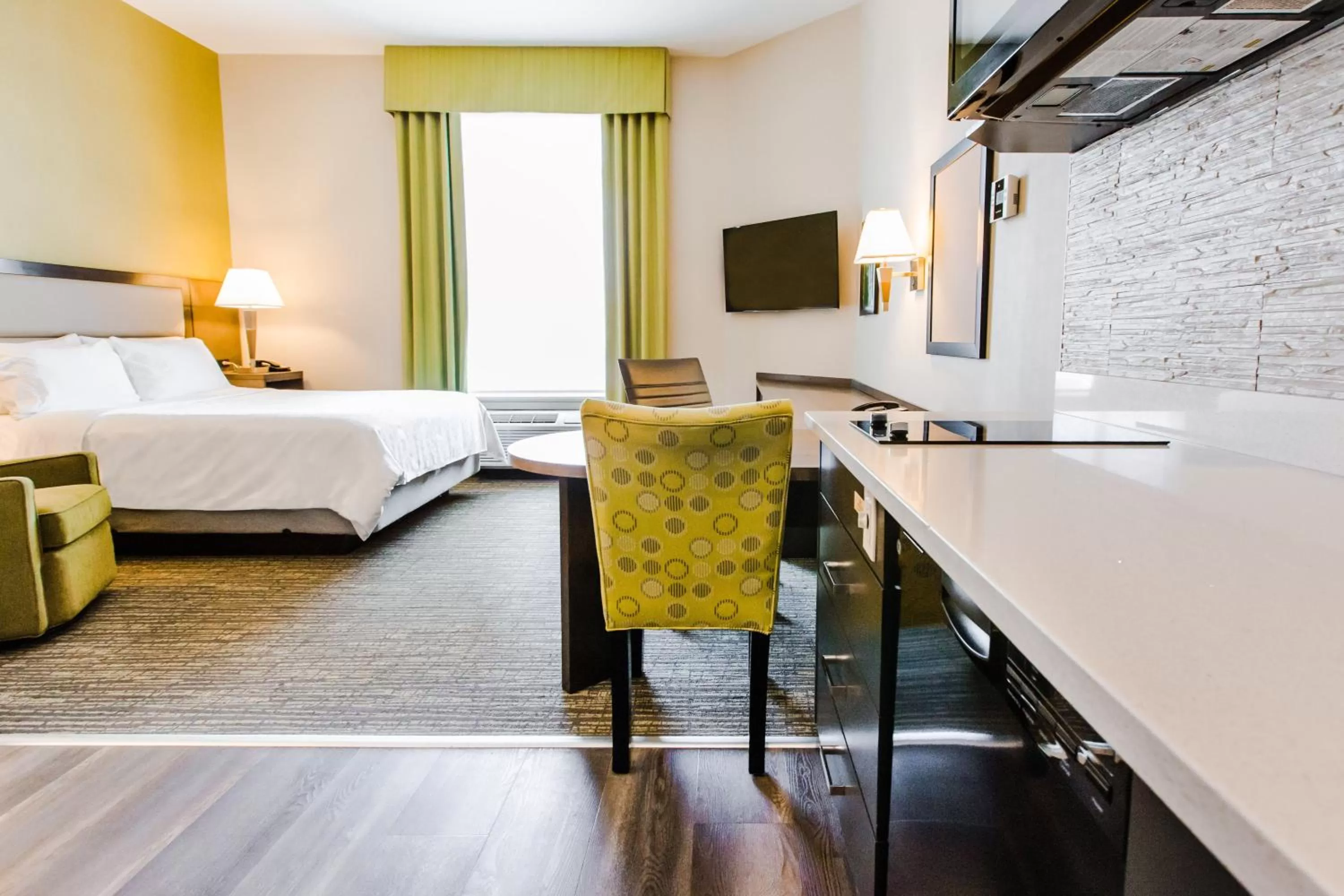 Photo of the whole room, Bed in Candlewood Suites West Edmonton - Mall Area by IHG