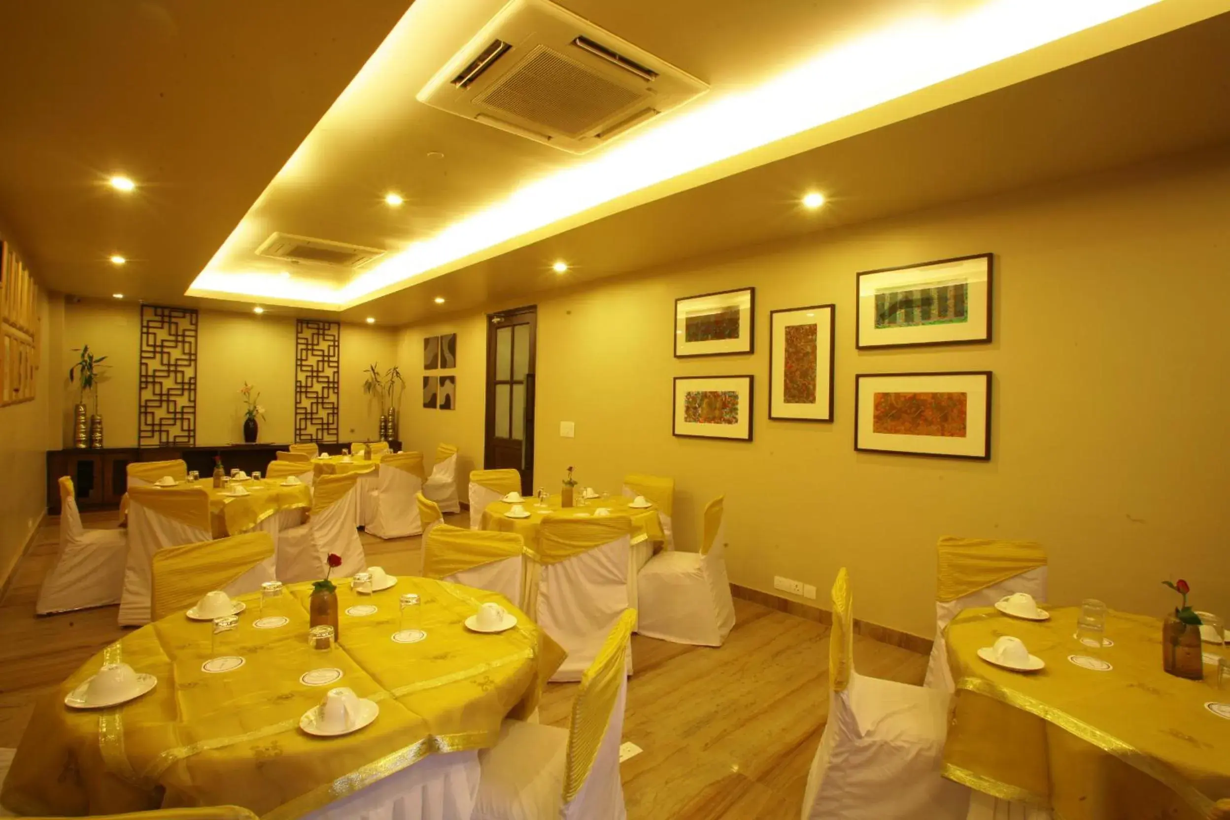 Meeting/conference room, Restaurant/Places to Eat in juSTa Gurgaon