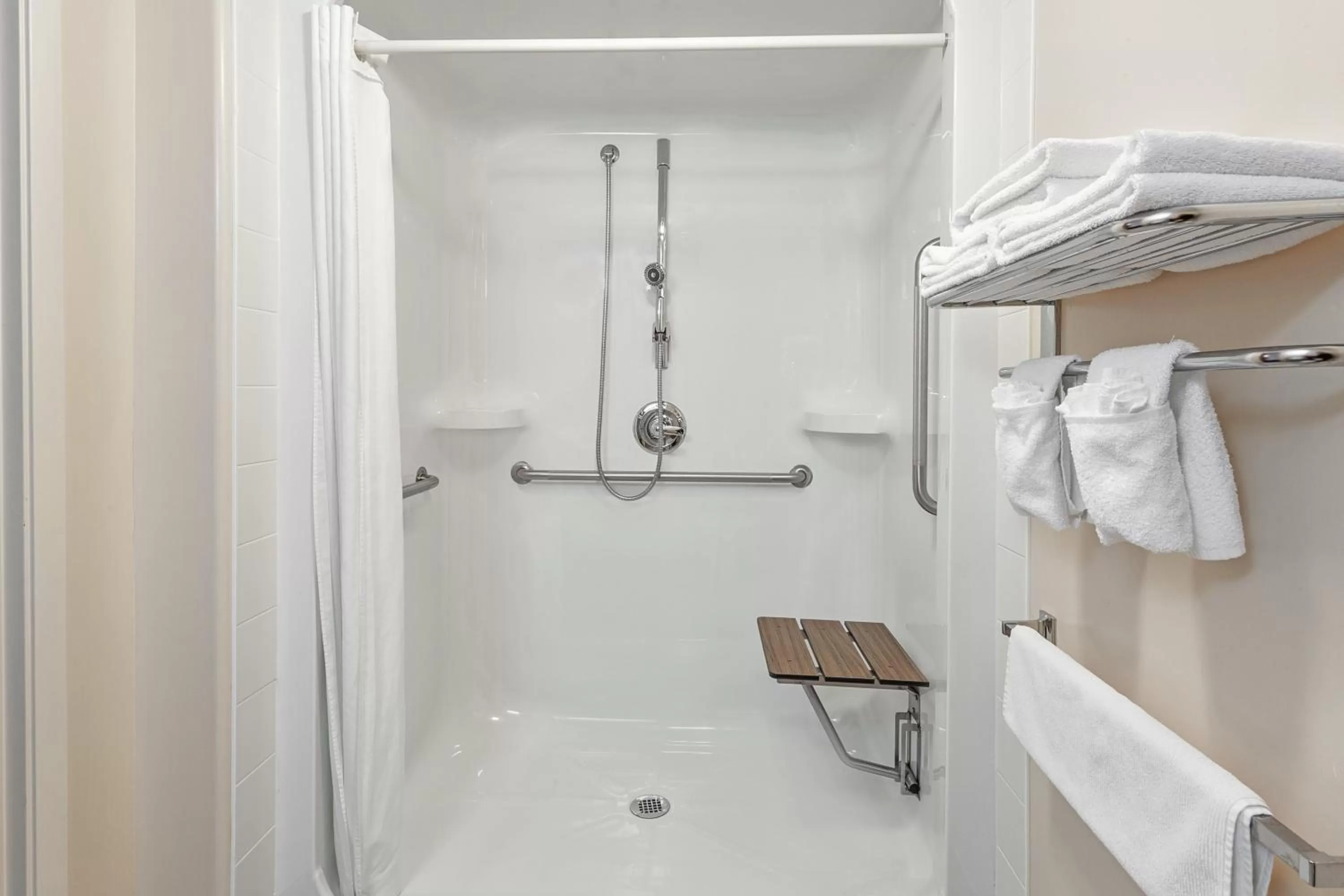 Bathroom in Super 8 by Wyndham Caraquet