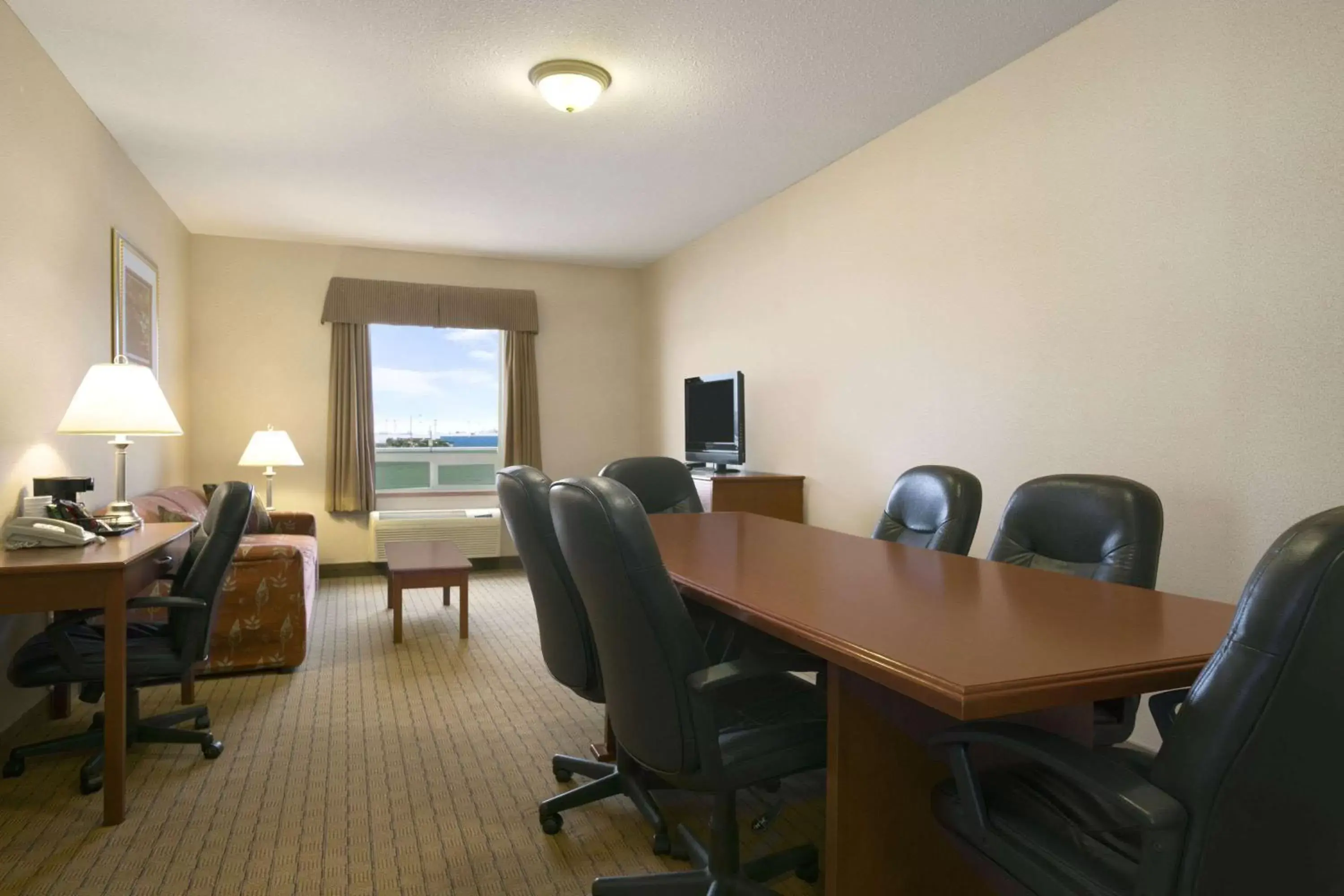 Photo of the whole room in Days Inn by Wyndham Moose Jaw