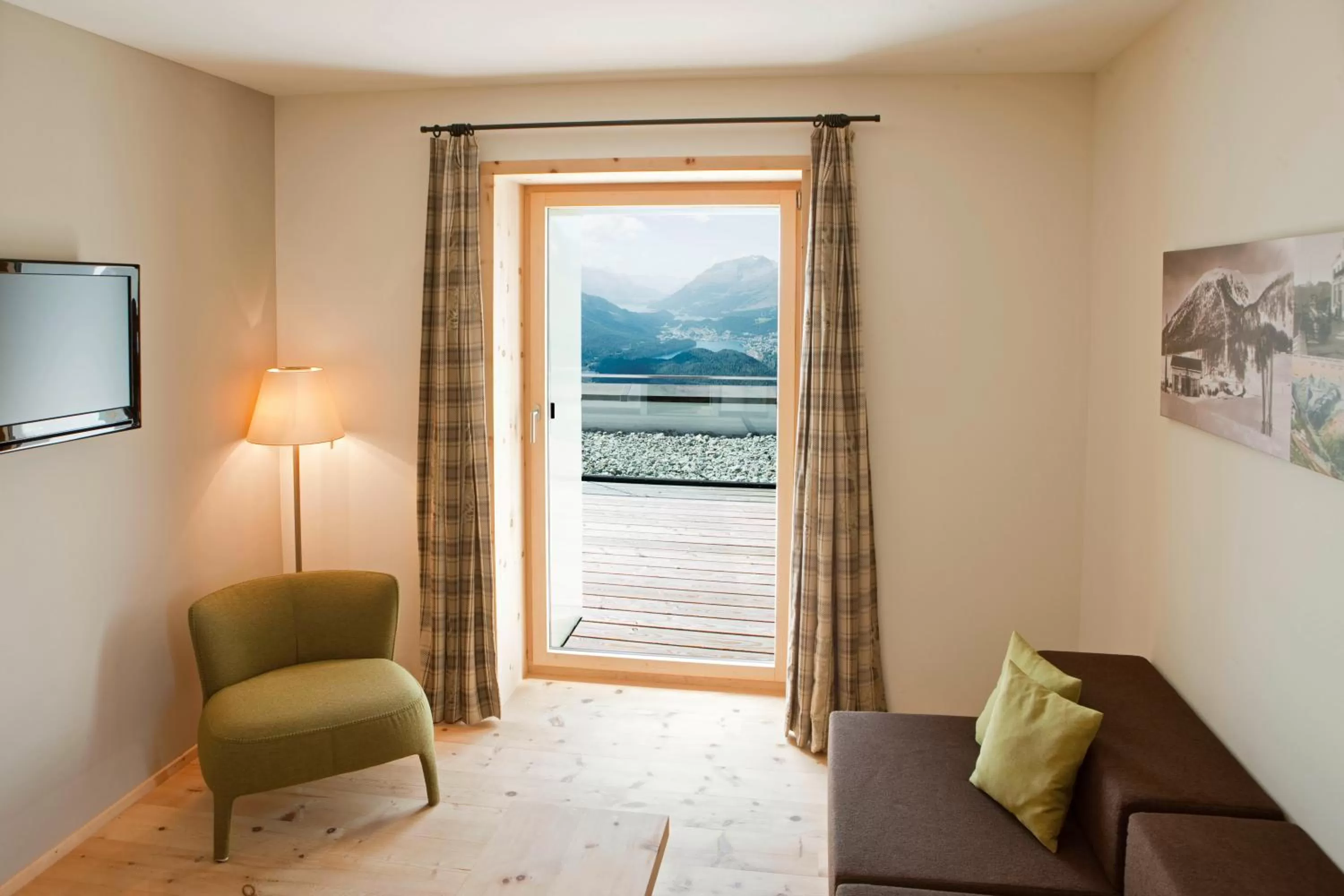 TV and multimedia in Romantik Hotel Muottas Muragl