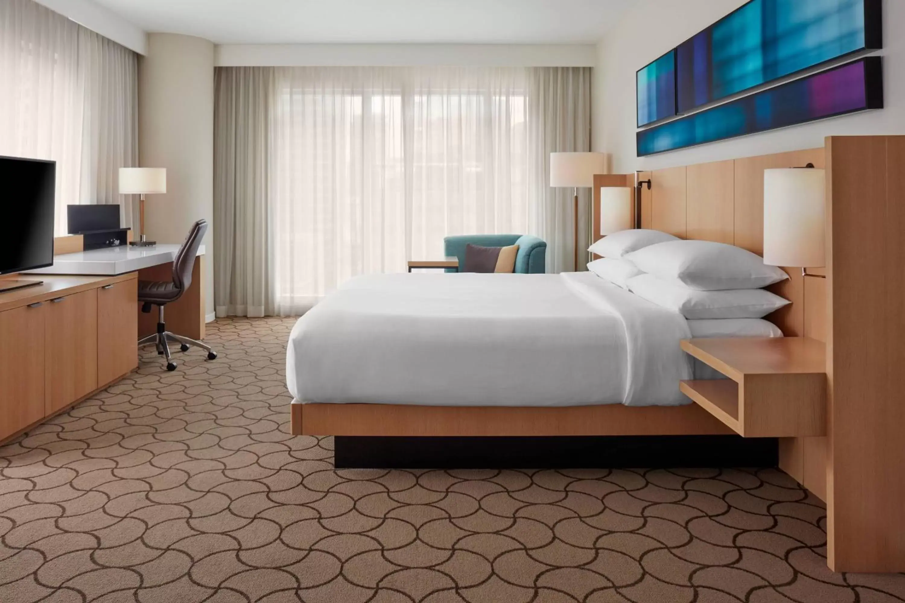 Photo of the whole room, Bed in Delta Hotels by Marriott Toronto