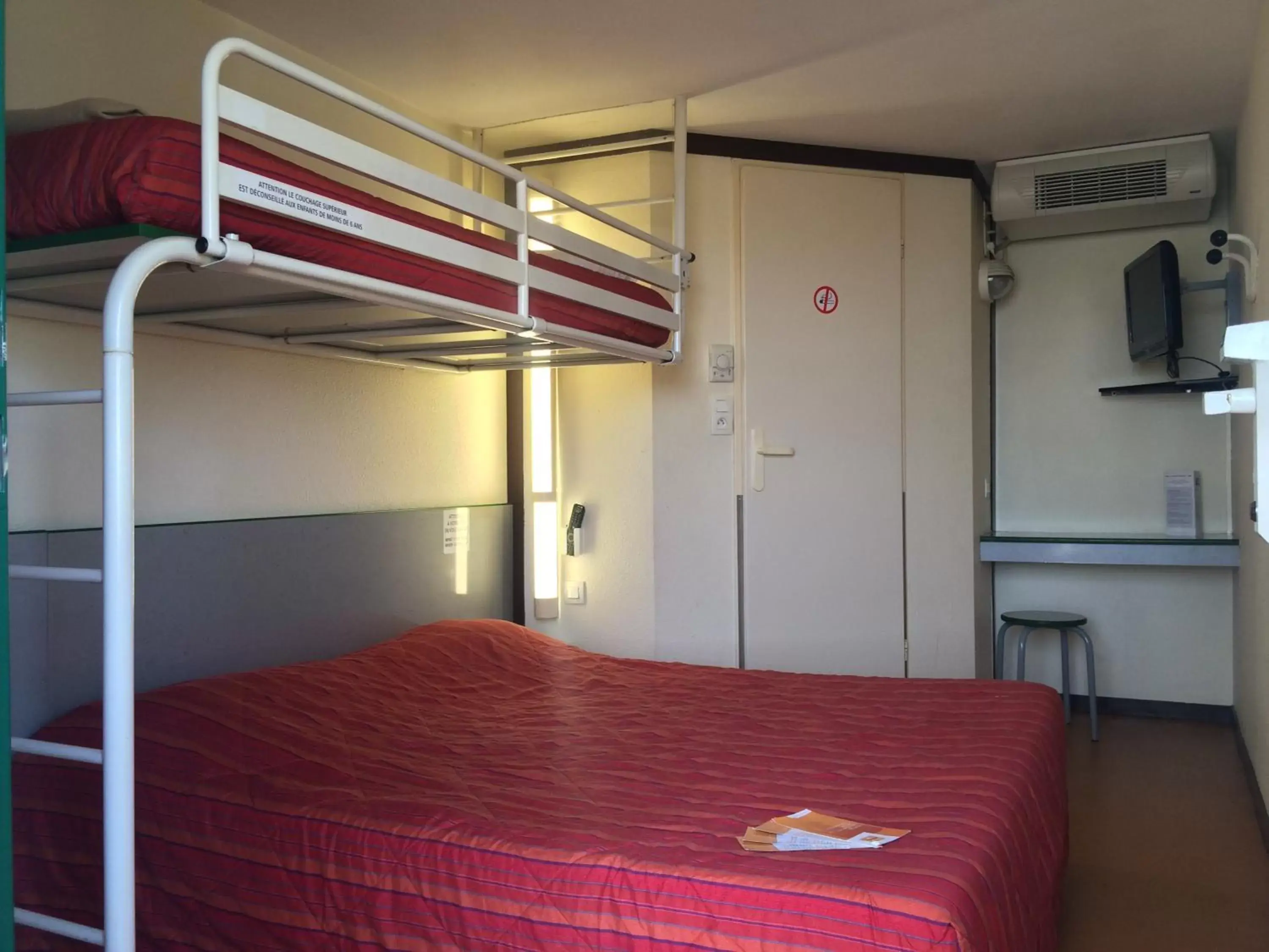 Photo of the whole room, Bunk Bed in Hôtel Premiere Classe Pamiers