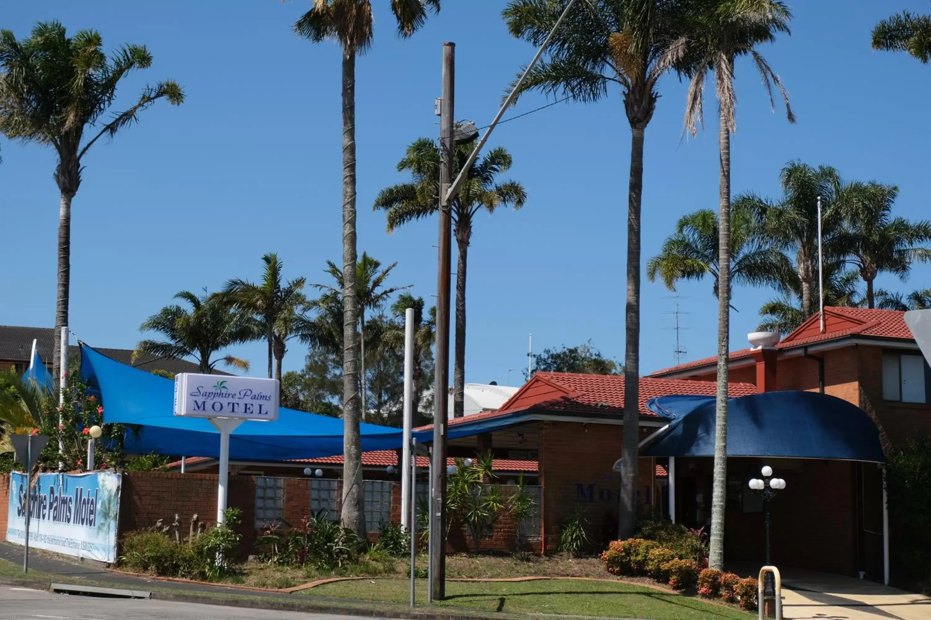 Facade/entrance in Sapphire Palms Motel