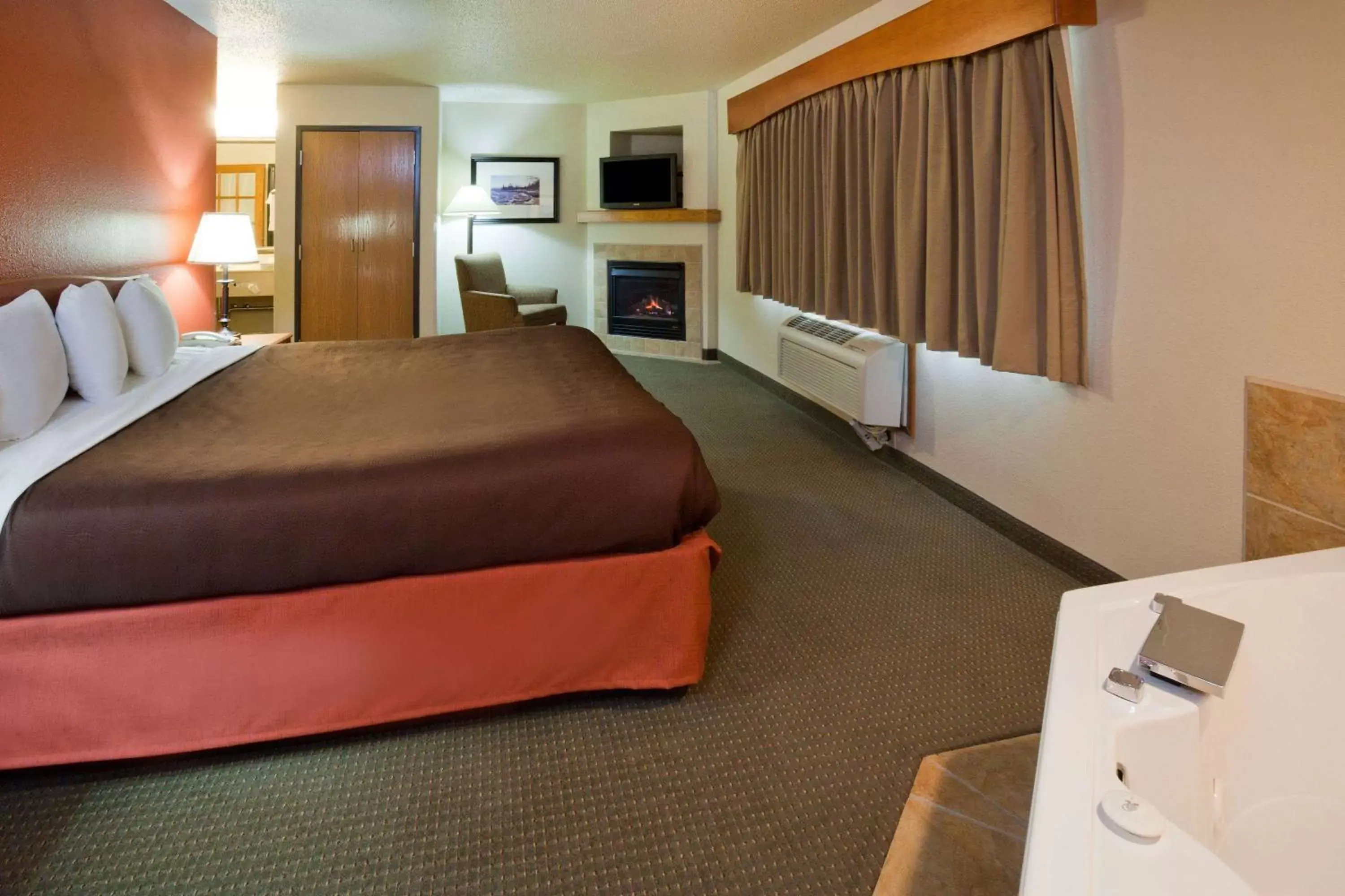 Photo of the whole room, Bed in AmericInn by Wyndham Wetmore Munising