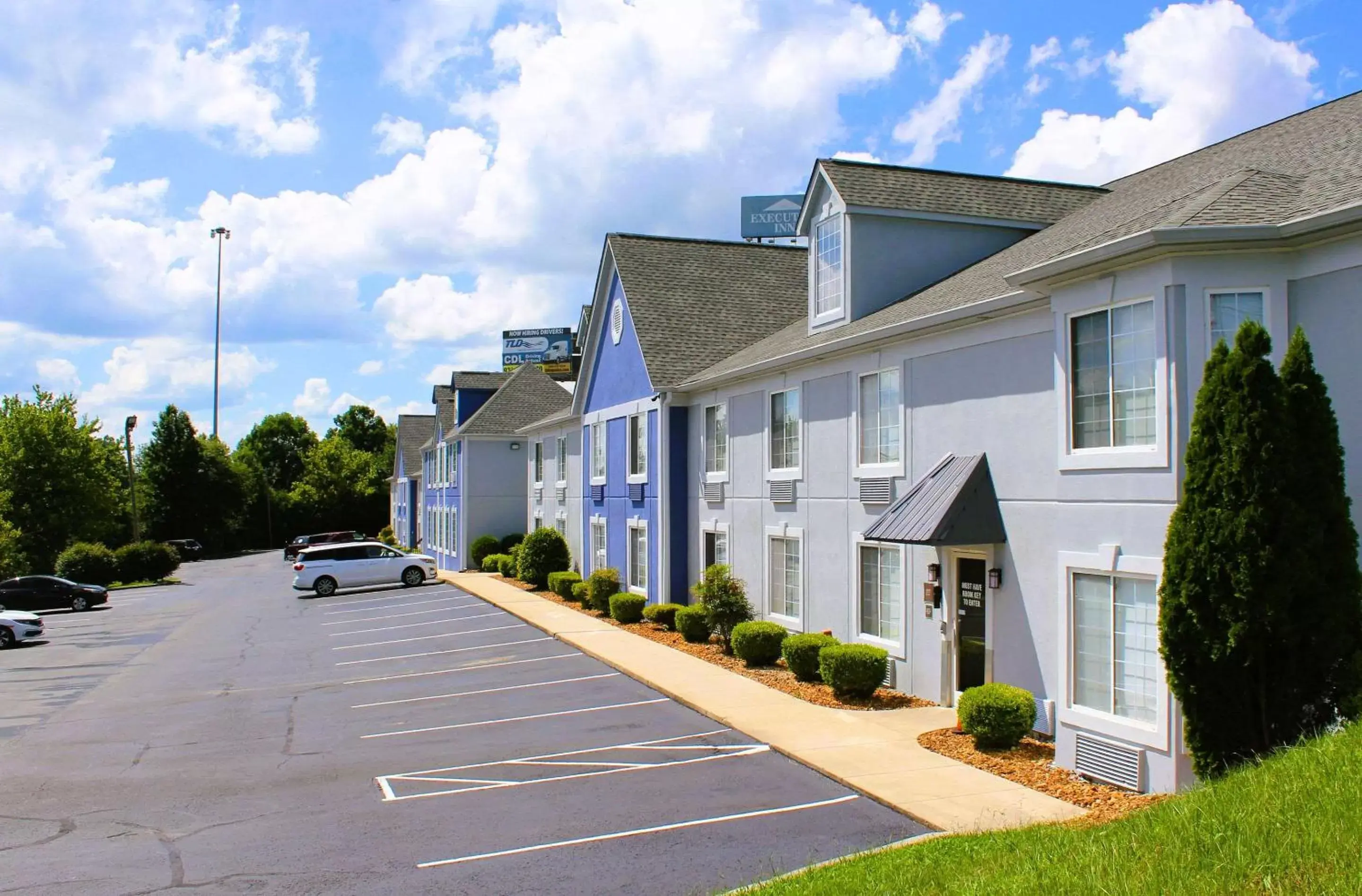 Property Building in Quality Inn Crossville Near Cumberland Mountain State Park