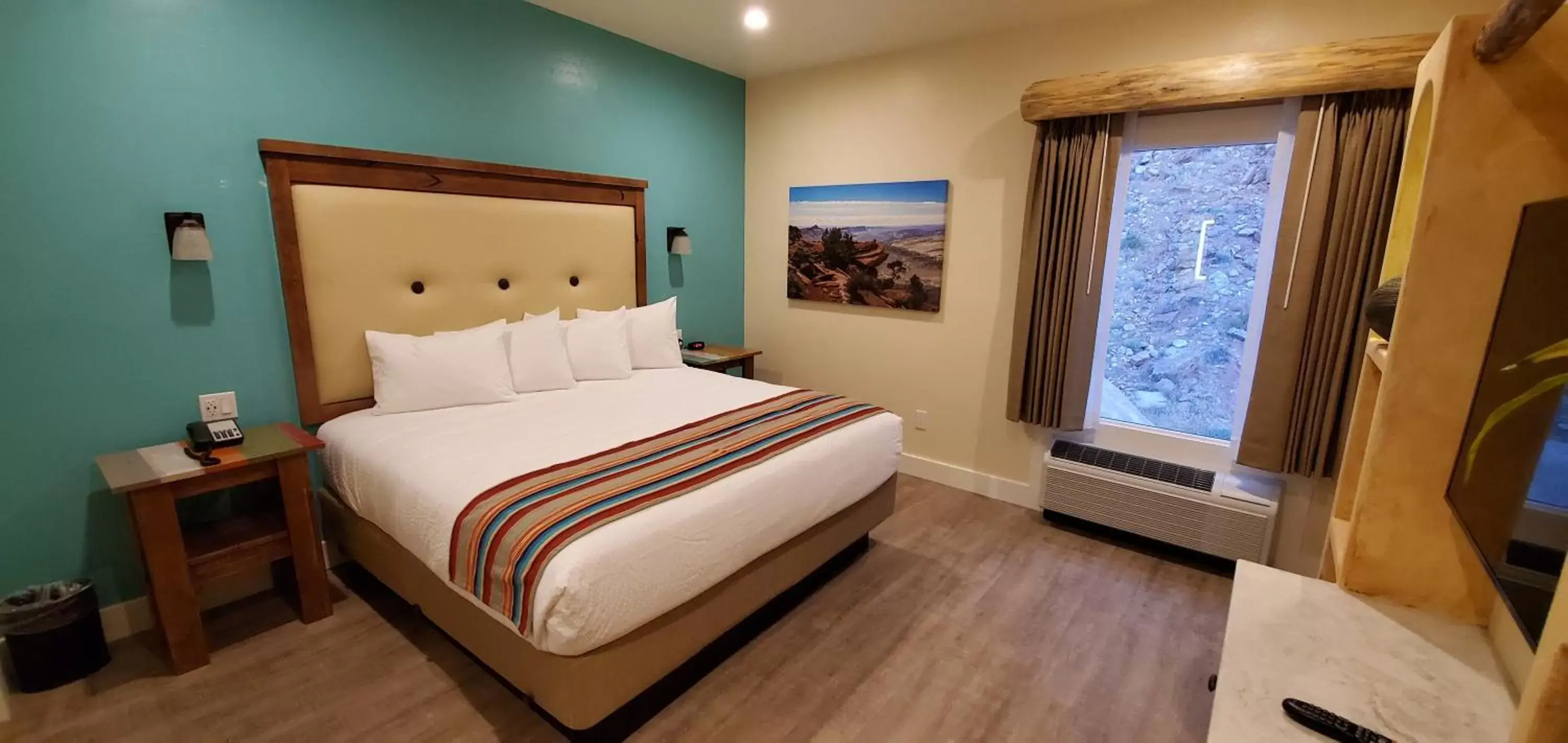 Bedroom, Bed in Bluff Dwellings Resort