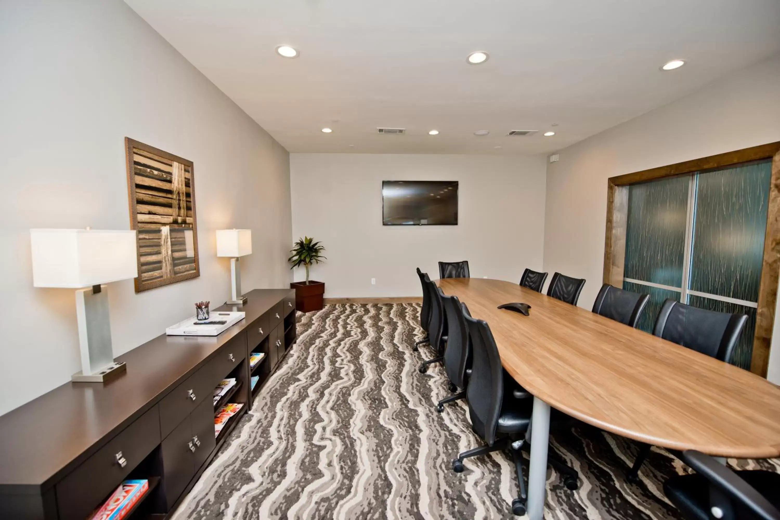 Meeting/conference room in Staybridge Suites Houston - Humble Beltway 8 E, an IHG Hotel