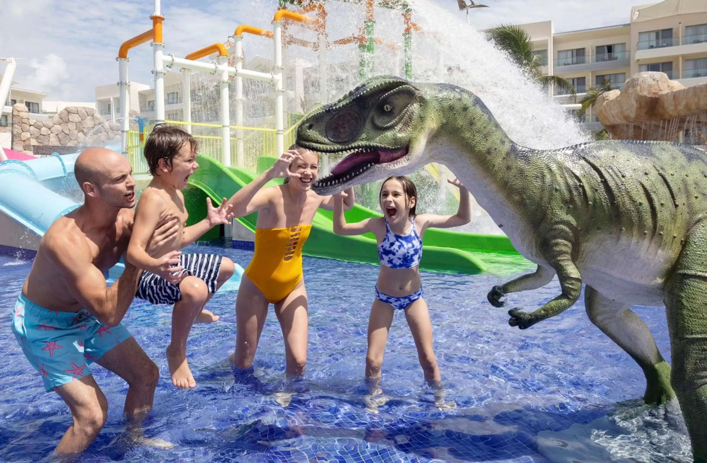 Swimming pool in Planet Hollywood Cancun, An Autograph Collection All-Inclusive Resort