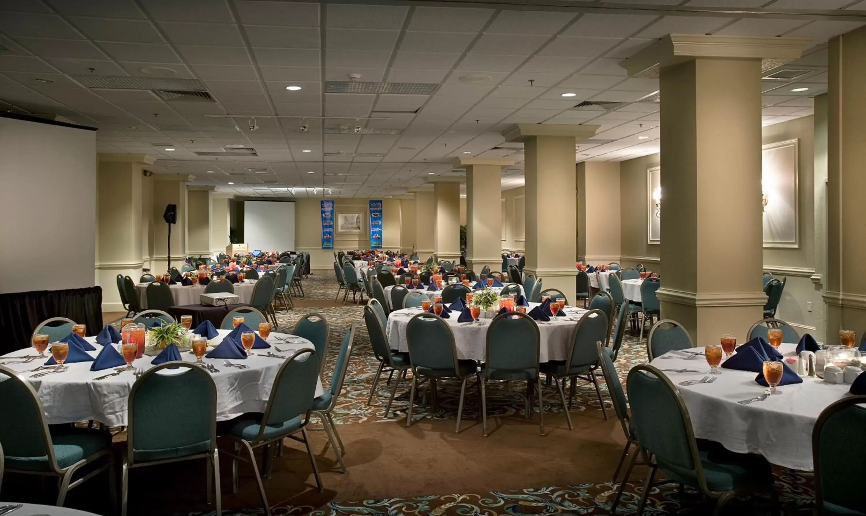 Banquet/Function facilities, Restaurant/Places to Eat in Beach Cove Resort