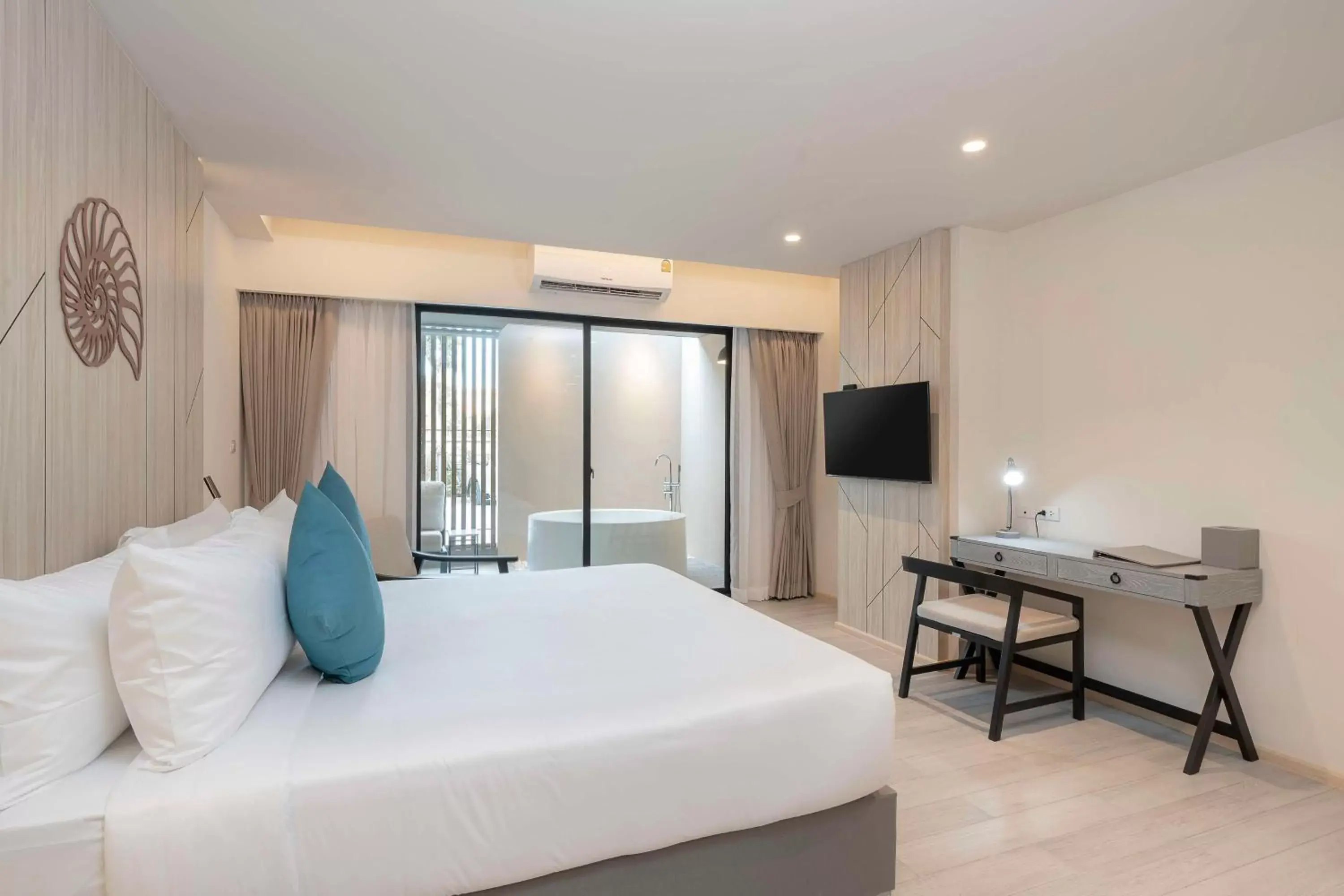 Bedroom in Best Western Plus Carapace Hotel Hua Hin