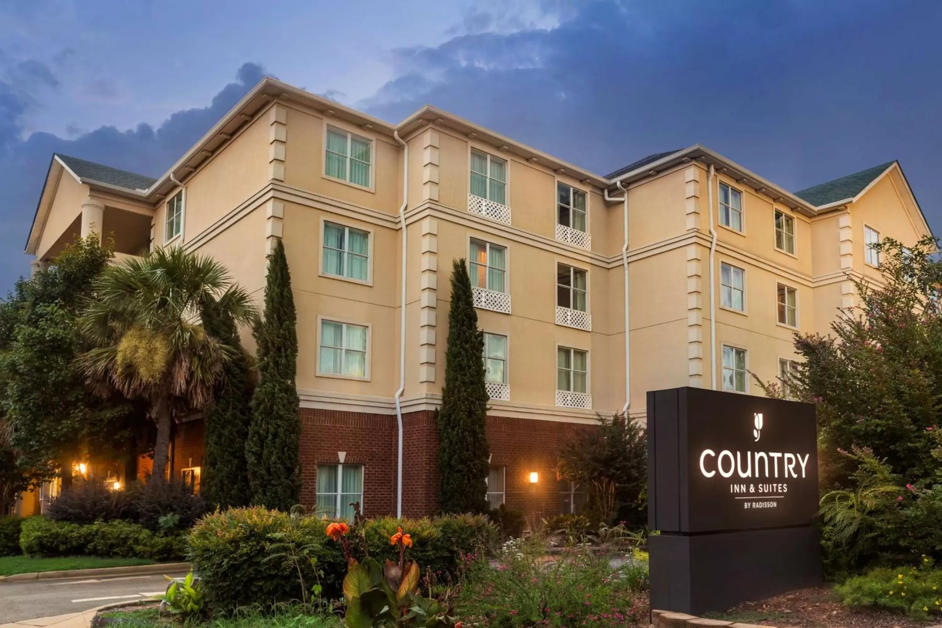 Property Building in Country Inn & Suites by Radisson, Athens, GA