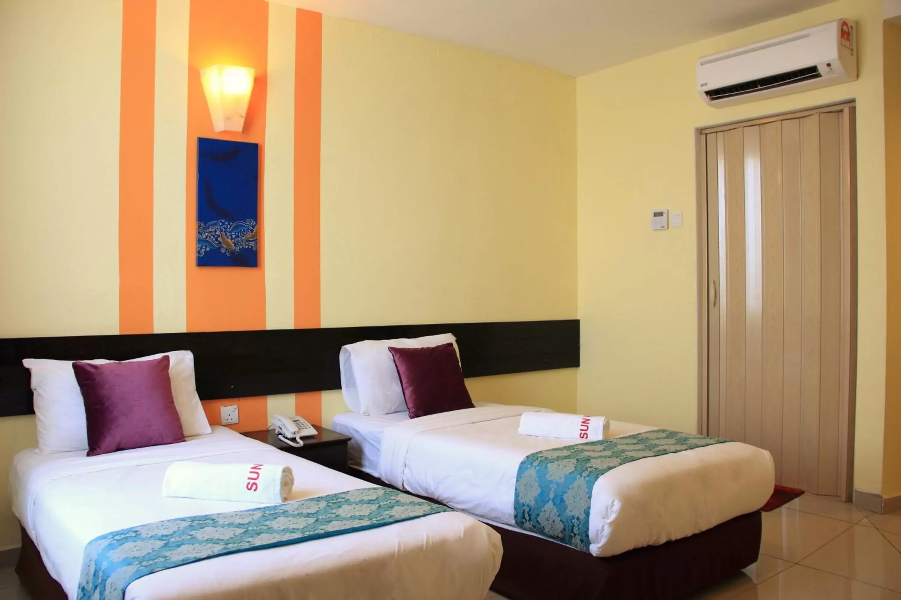 Bedroom, Bed in Sun Inns Hotel Kuala Selangor