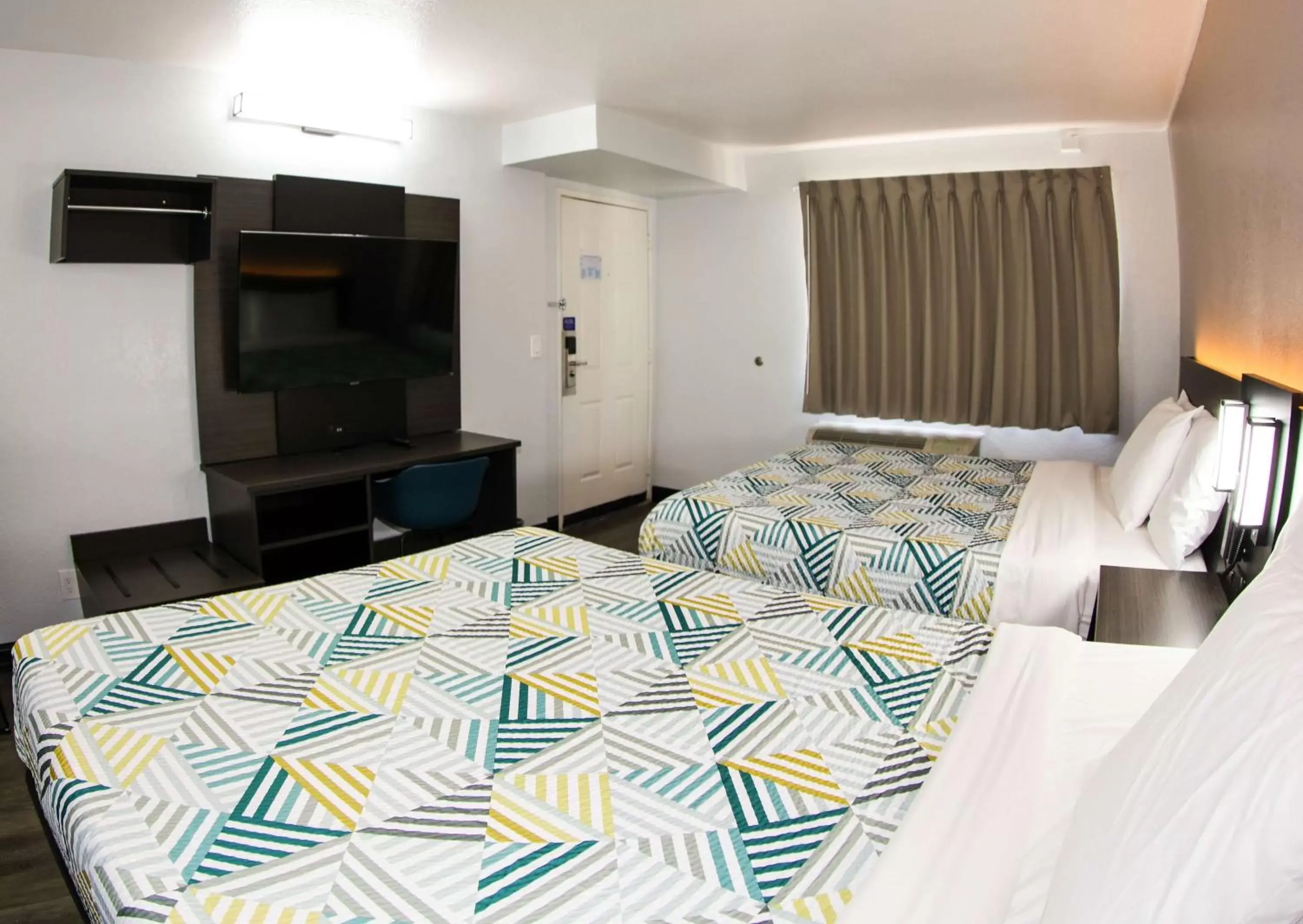 Bedroom, Bed in Motel 6-Sacramento, CA - Central Bedroom, Bed in Motel 6-Sacramento, CA - Central