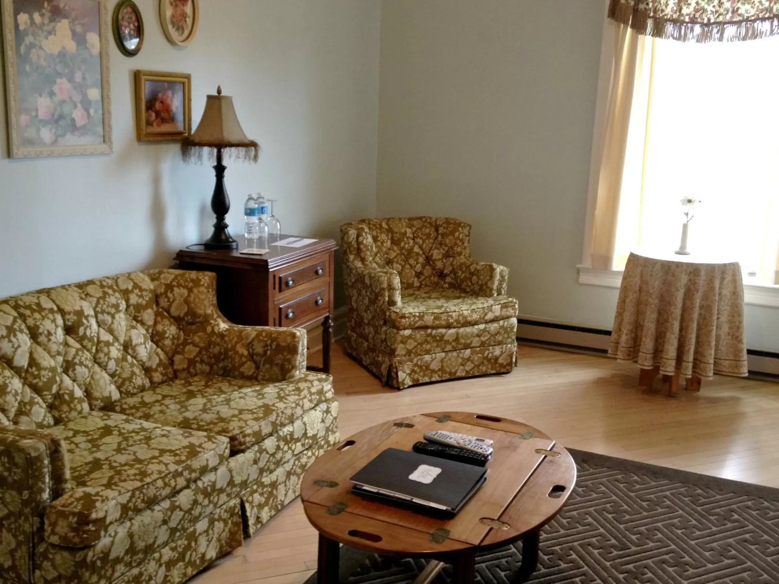 Seating Area in The Inn at Ragged Edge