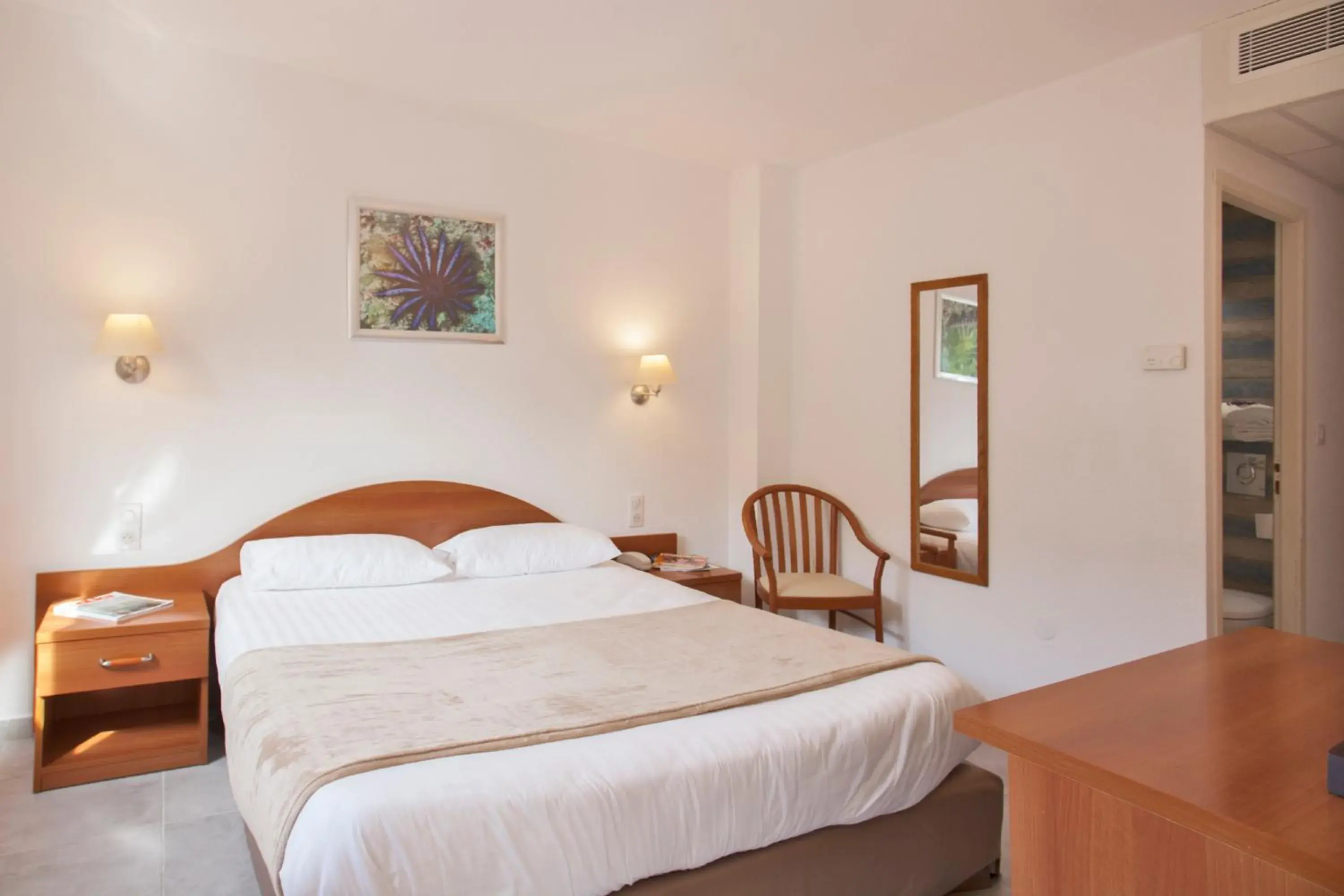 Double Room with Street View in Le Neptune & Spa Double Room with Street View in Le Neptune & Spa