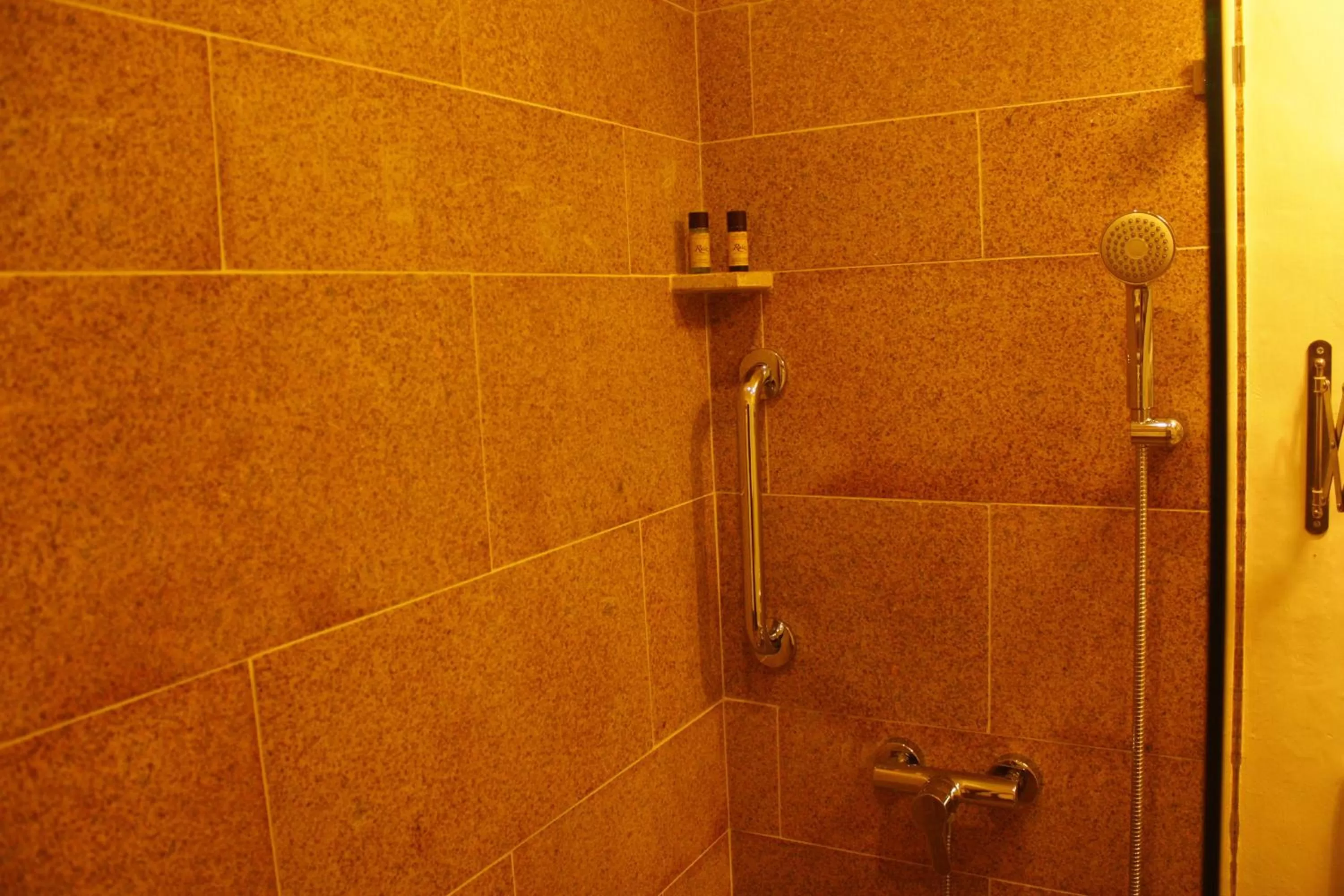 Shower in Dom Dinis Marvão