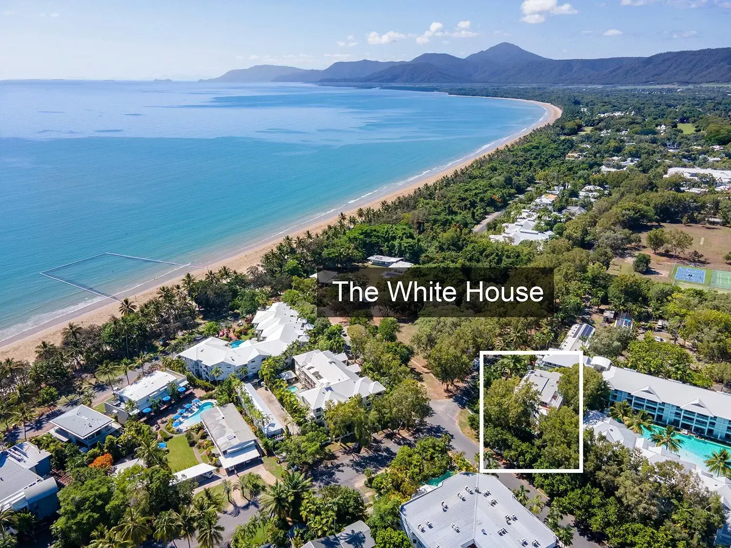 Property building, Bird's-eye View in The White House Port Douglas