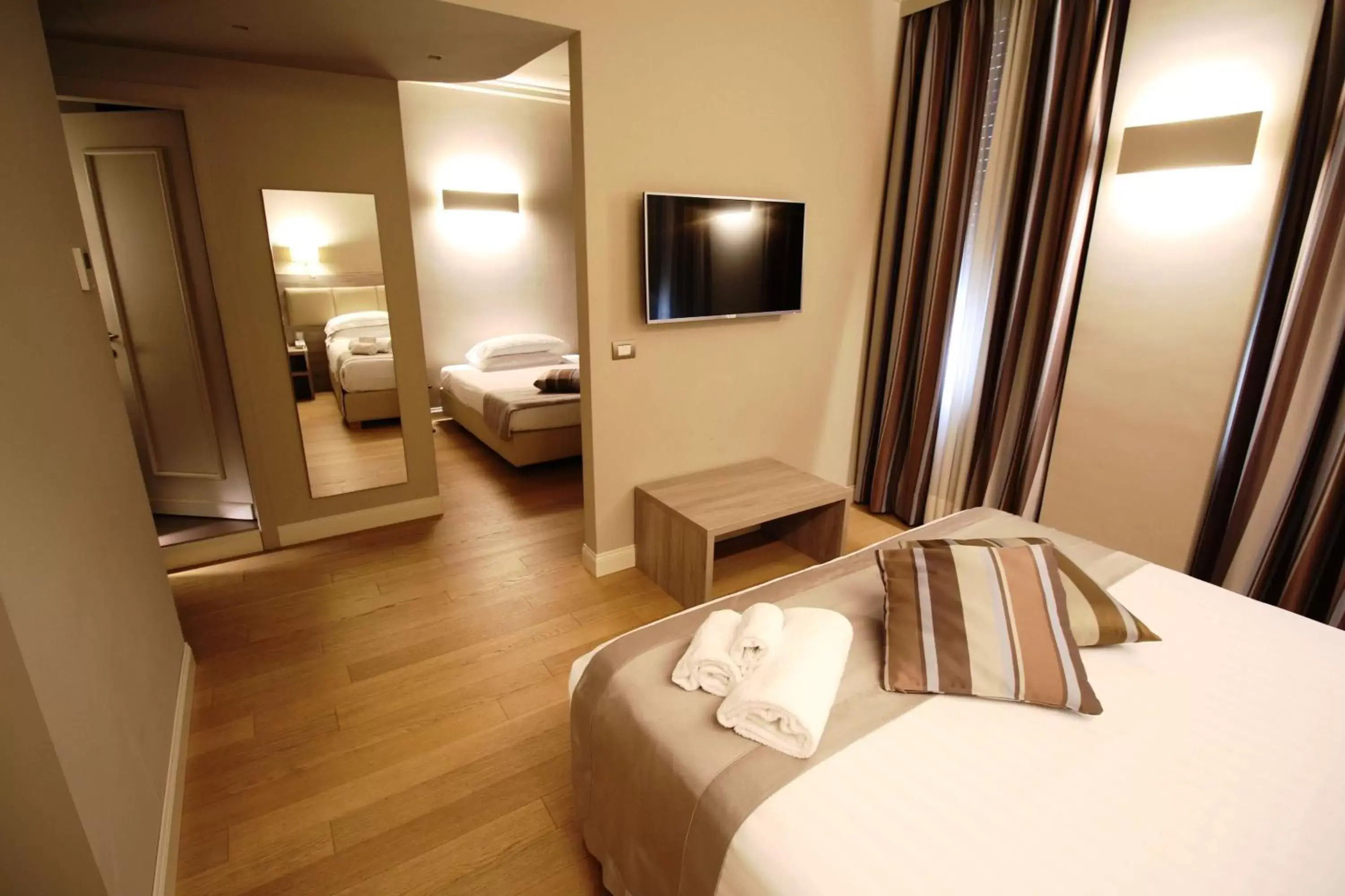 TV and multimedia, Bed in Best Western Hotel Moderno Verdi TV and multimedia, Bed in Best Western Hotel Moderno Verdi
