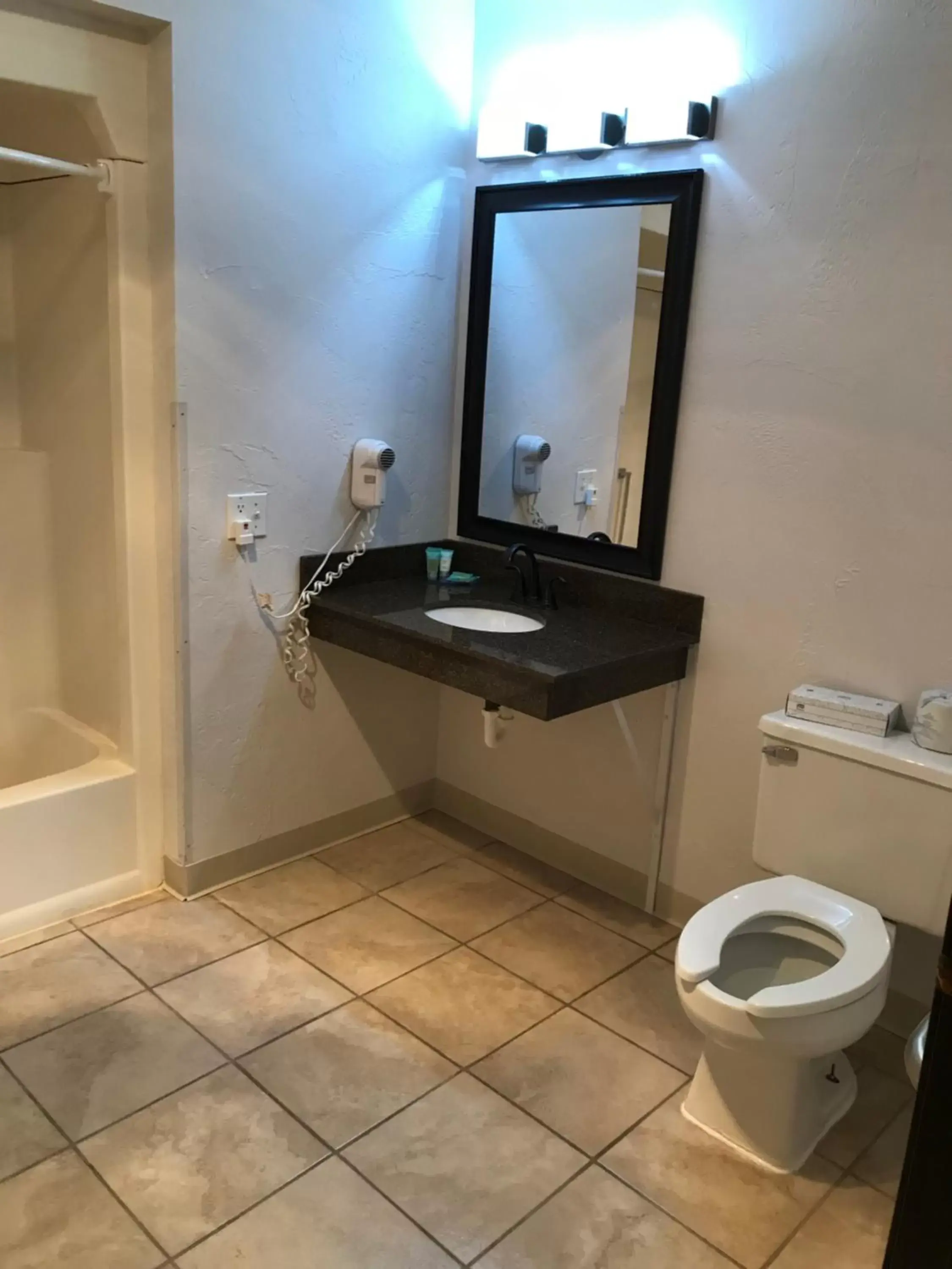 Bathroom in Pictured Rocks Inn and Suites
