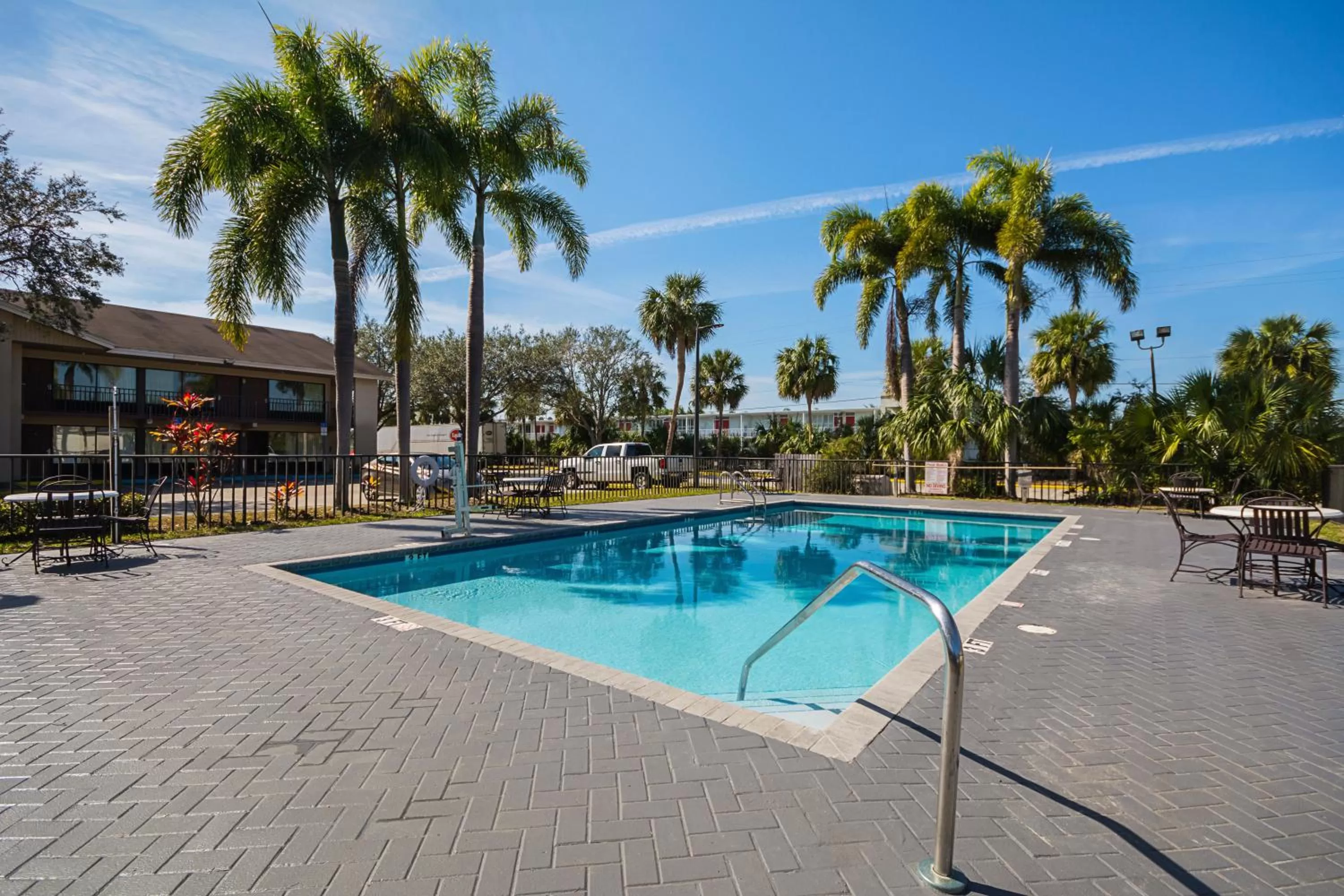 Swimming pool in Americas Best Value Inn & Suites Melbourne