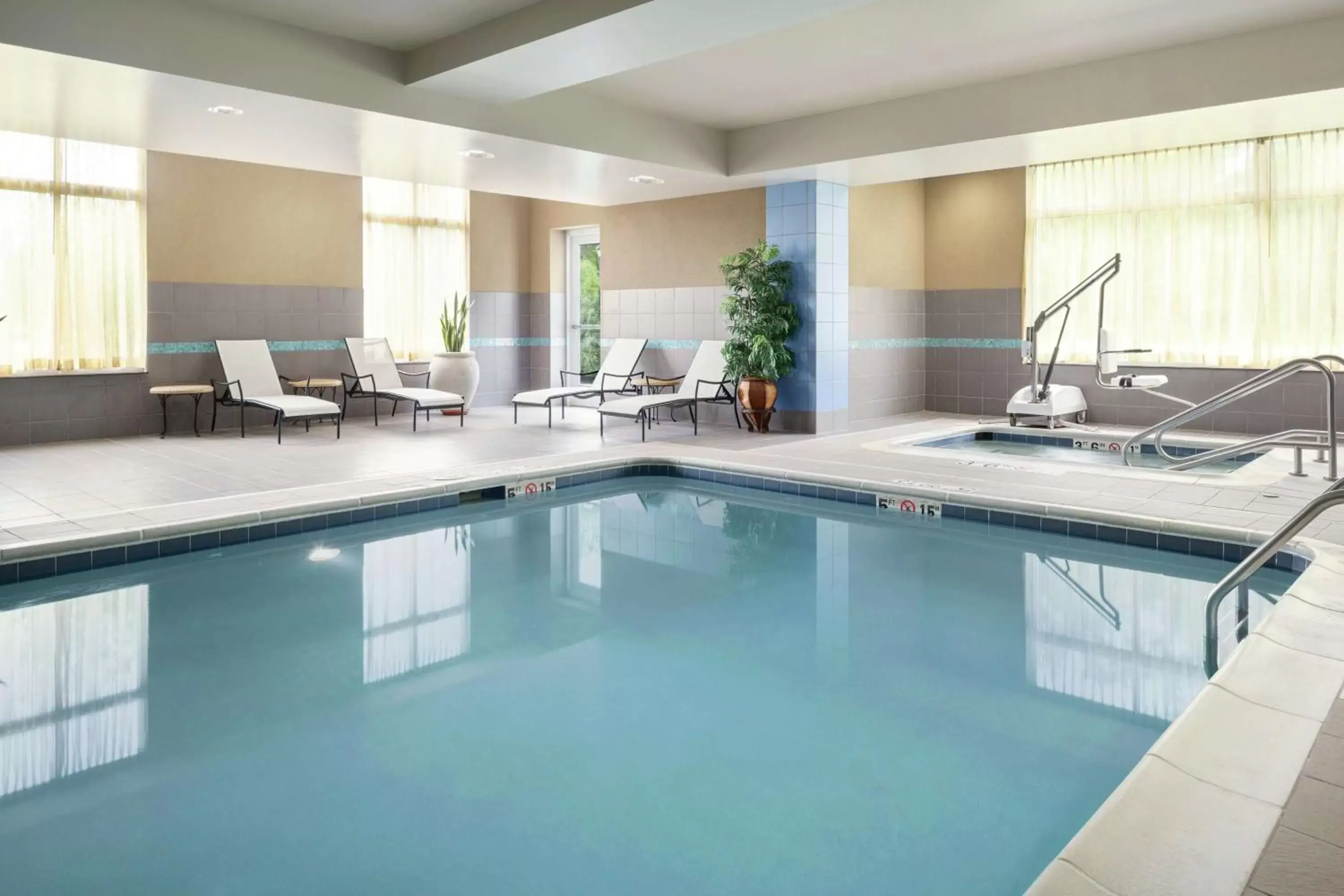 Pool view, Swimming Pool in Hilton Garden Inn Toledo / Perrysburg