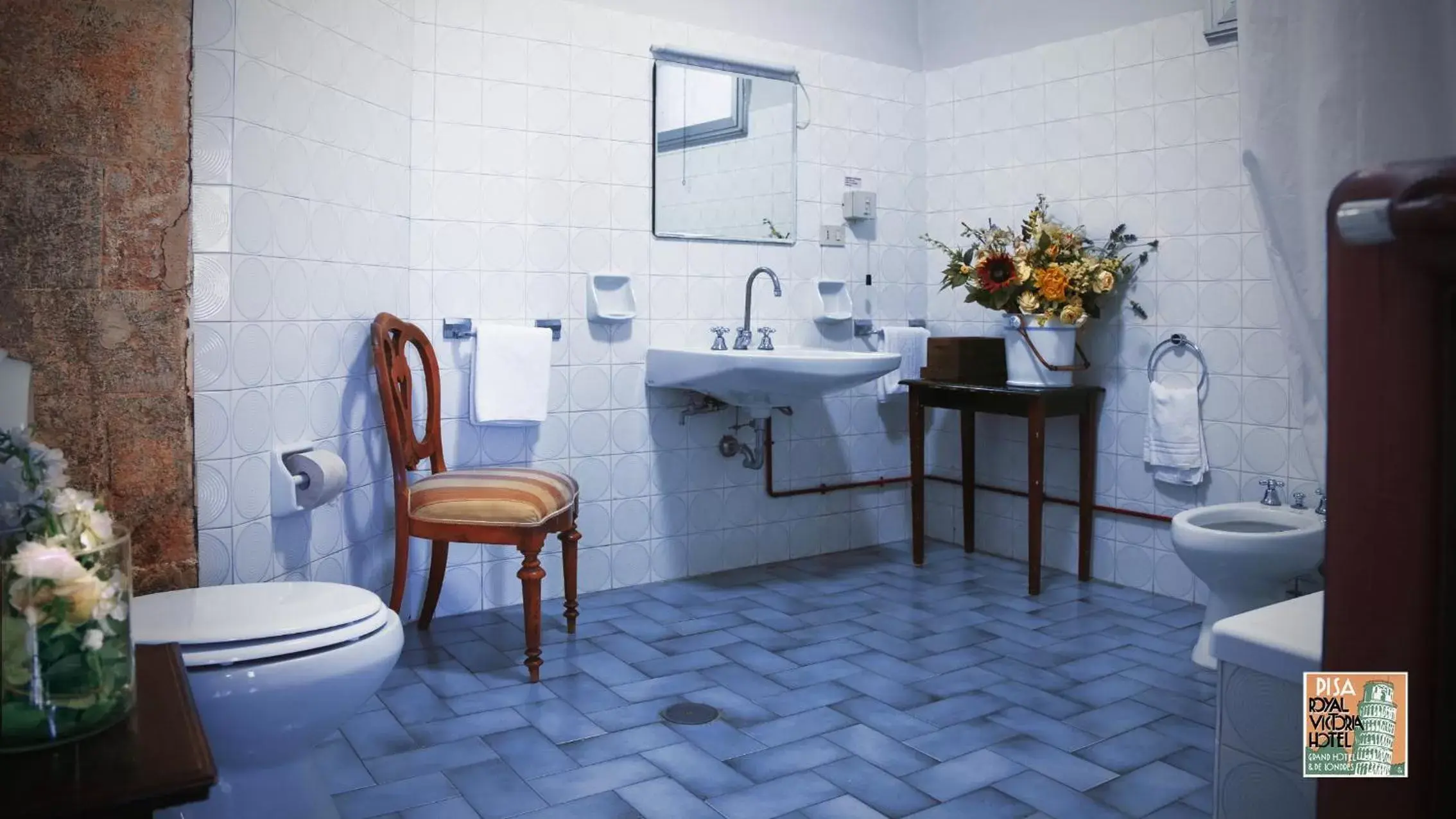 Bathroom in Royal Victoria Hotel