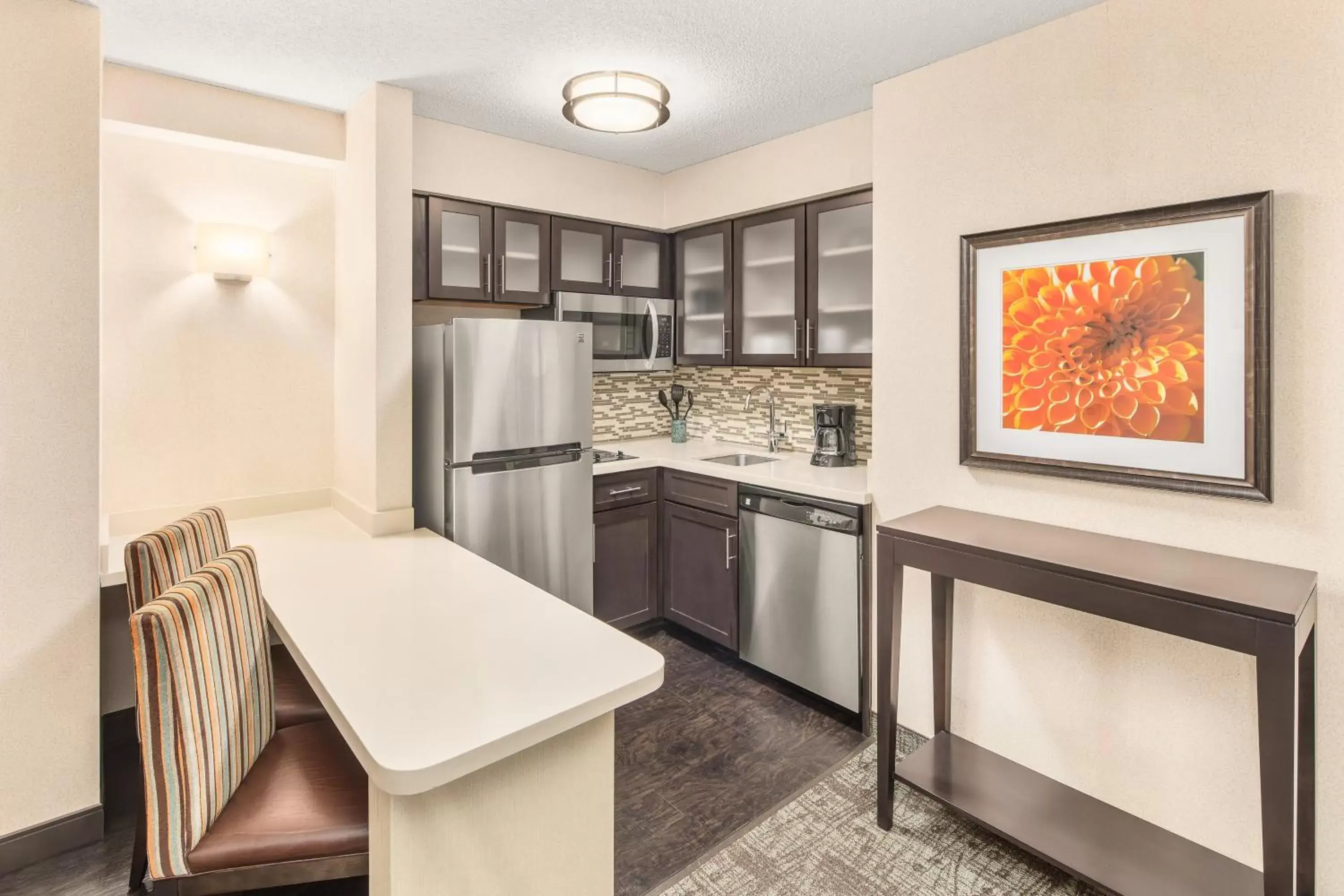 Photo of the whole room, Kitchen/Kitchenette in Homewood Suites by Hilton Atlanta Buckhead Pharr Road