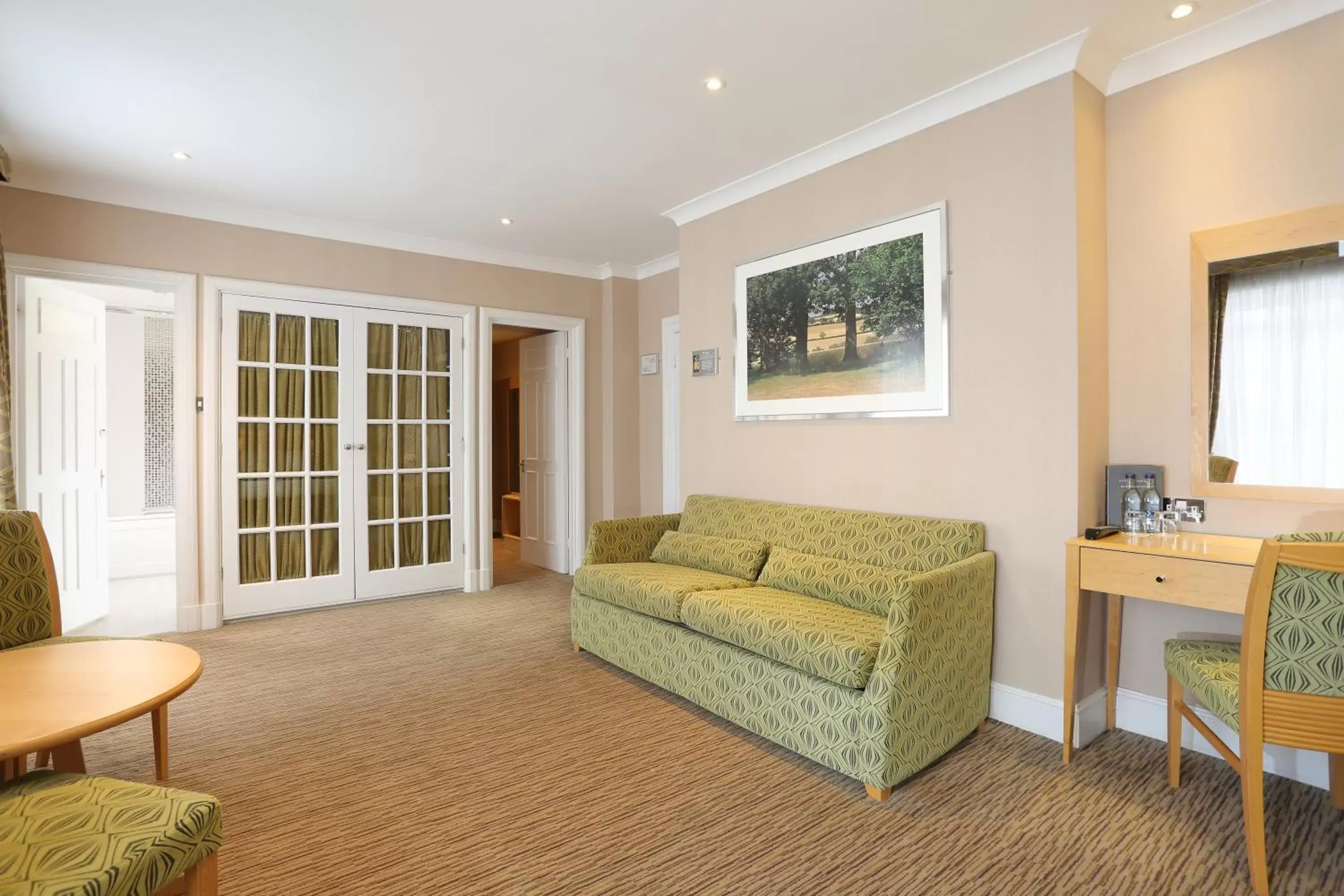 Bedroom, Seating Area in West Lodge Park