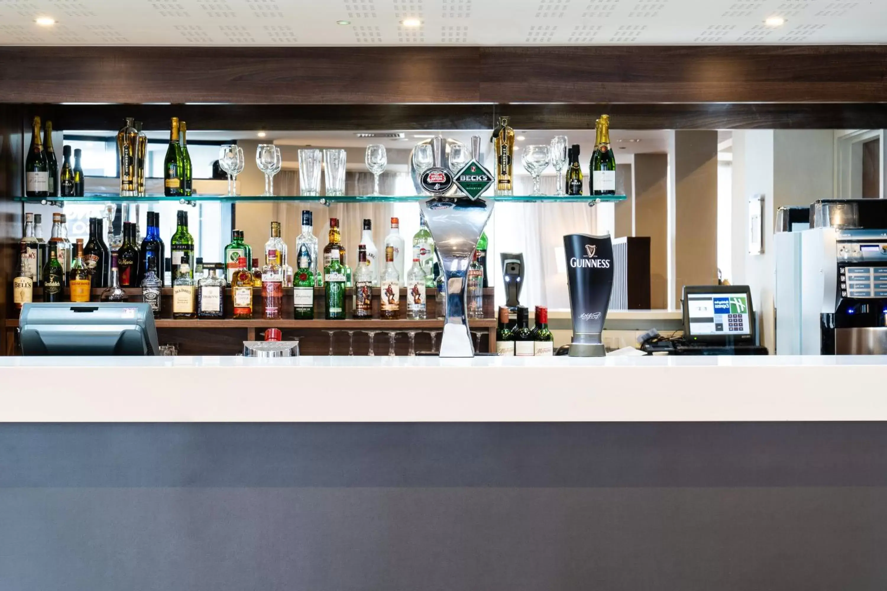 Lounge or bar, Lounge/Bar in Holiday Inn Express Birmingham - Snow Hill, an IHG Hotel