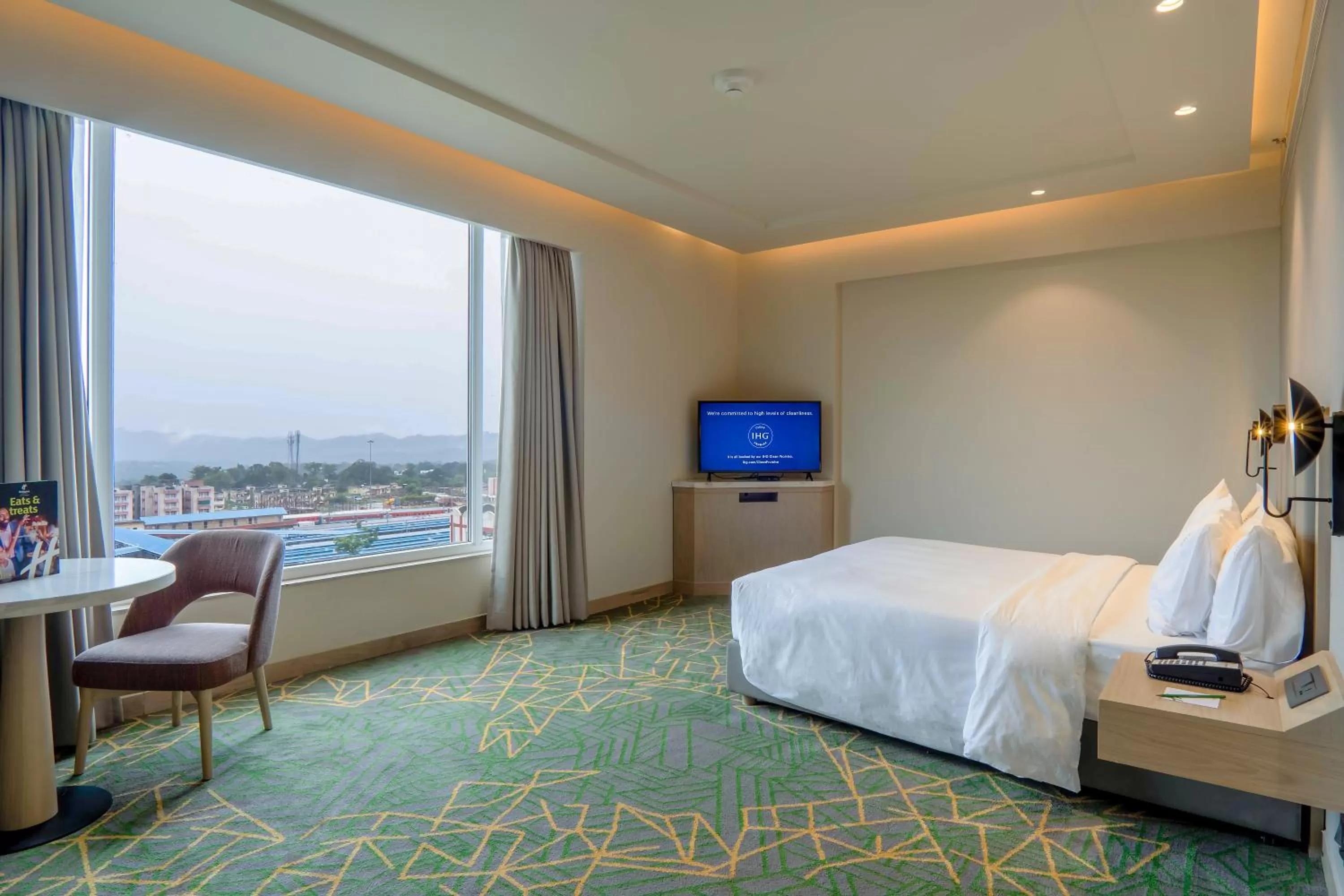 TV and multimedia, Bed in Holiday Inn Katra Vaishno Devi by IHG