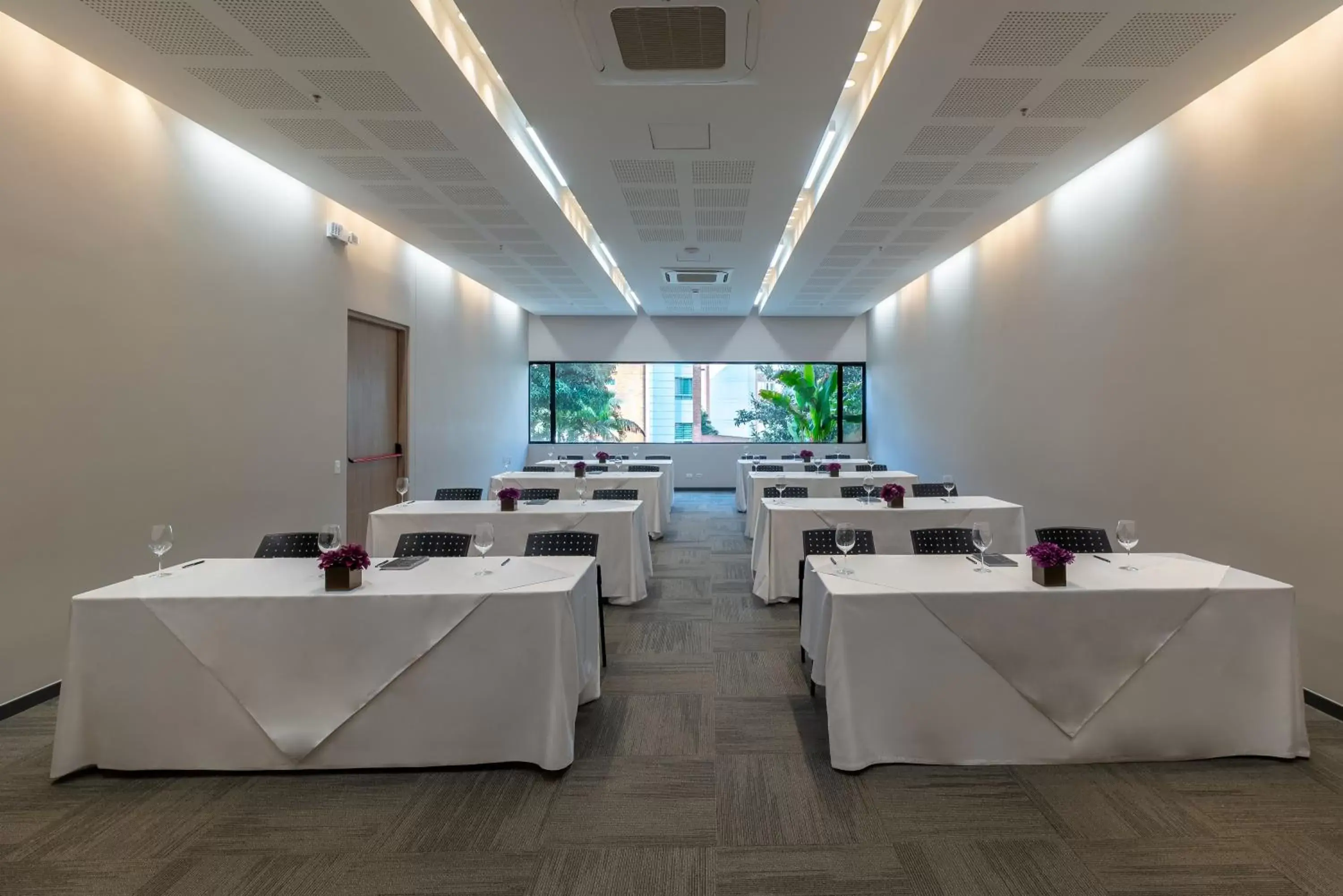 Business facilities in Hotel York Luxury Suites Medellin by Preferred