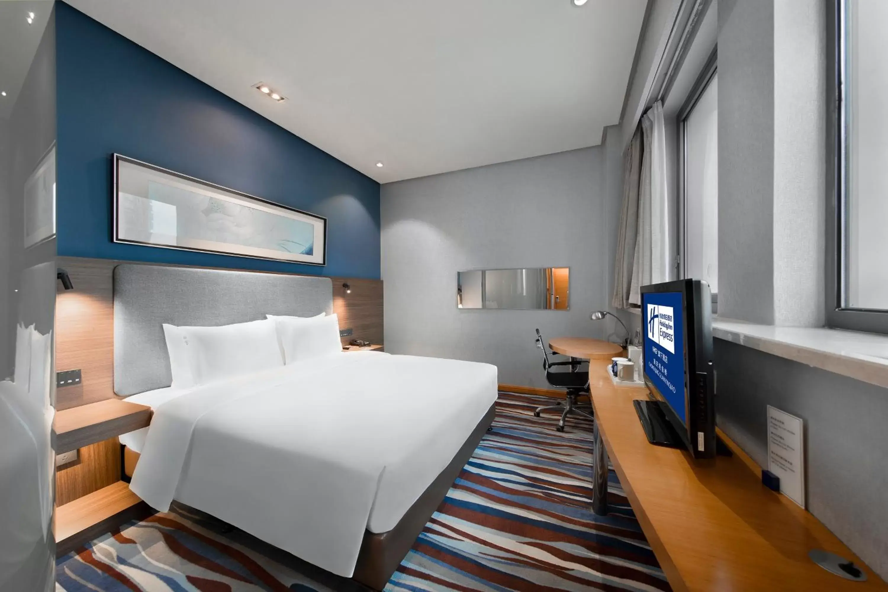 Photo of the whole room, Bed in Holiday Inn Express Chongqing Guanyinqiao , an IHG Hotel