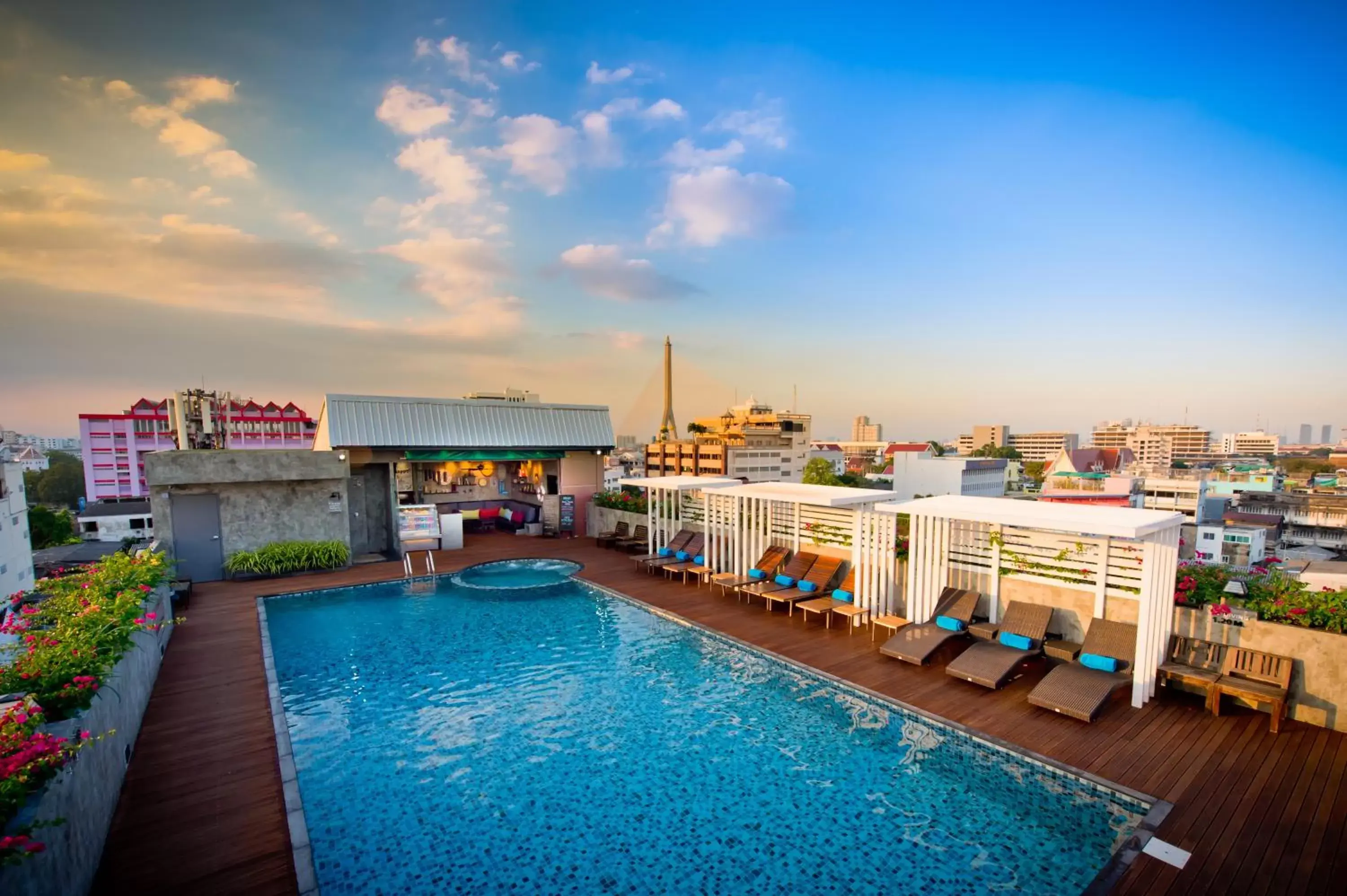 Swimming Pool in Nouvo City Hotel