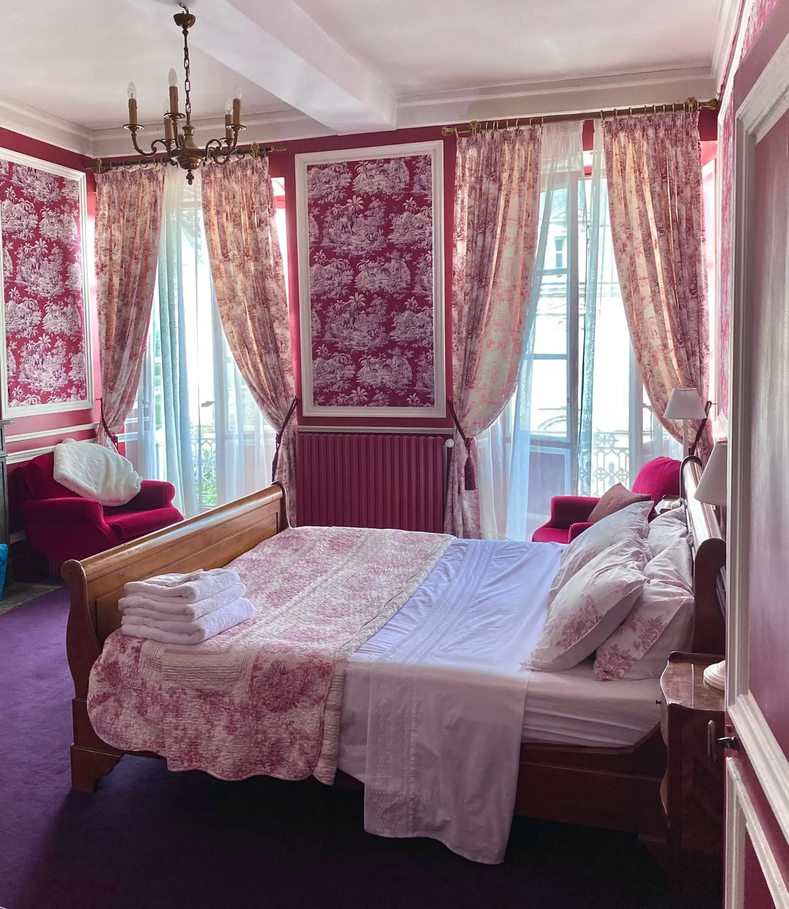 Photo of the whole room, Bed in L'Hotel de Hercé Chambre d'Hote