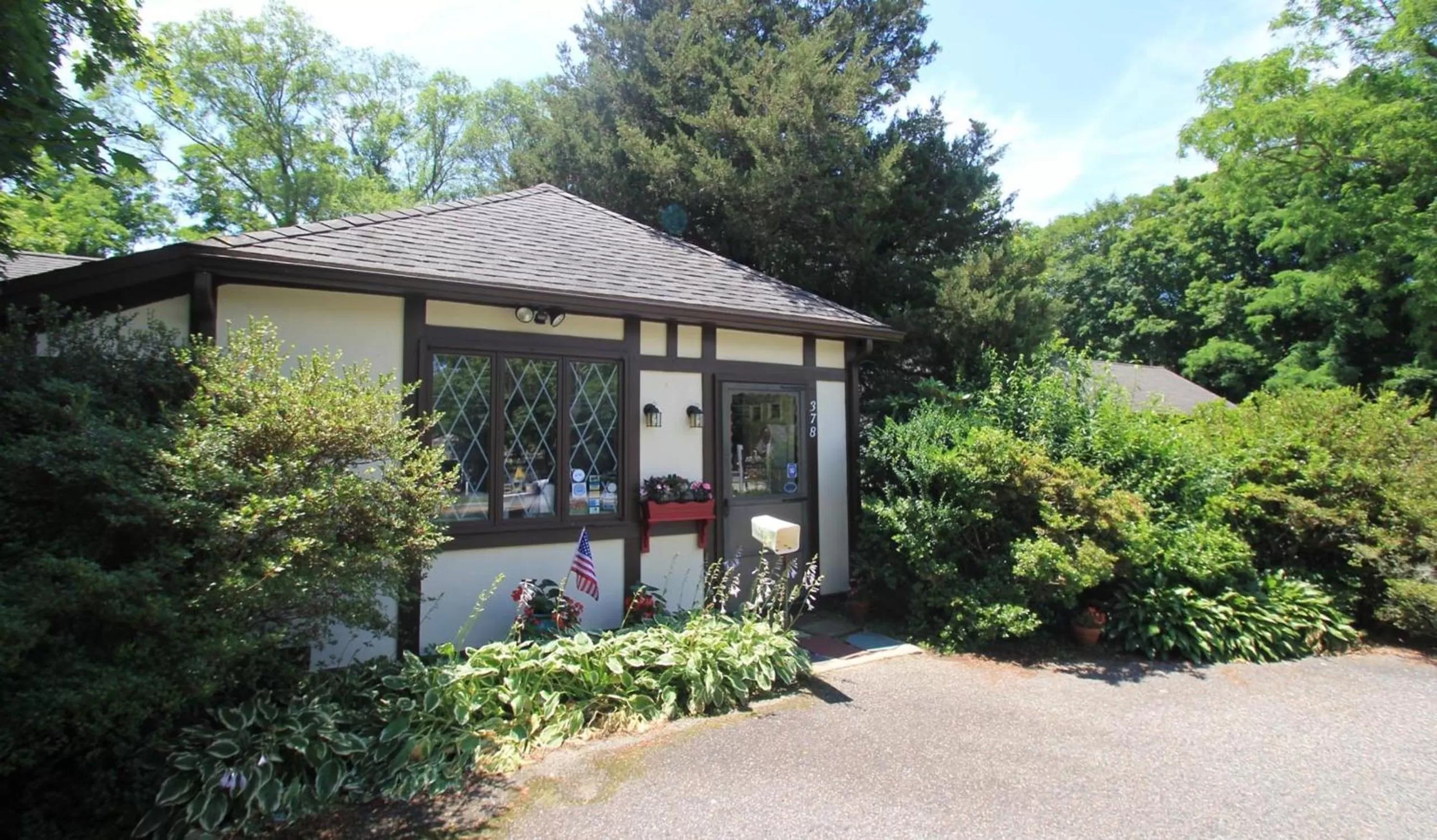 Facade/entrance in The Earl of Sandwich Motel