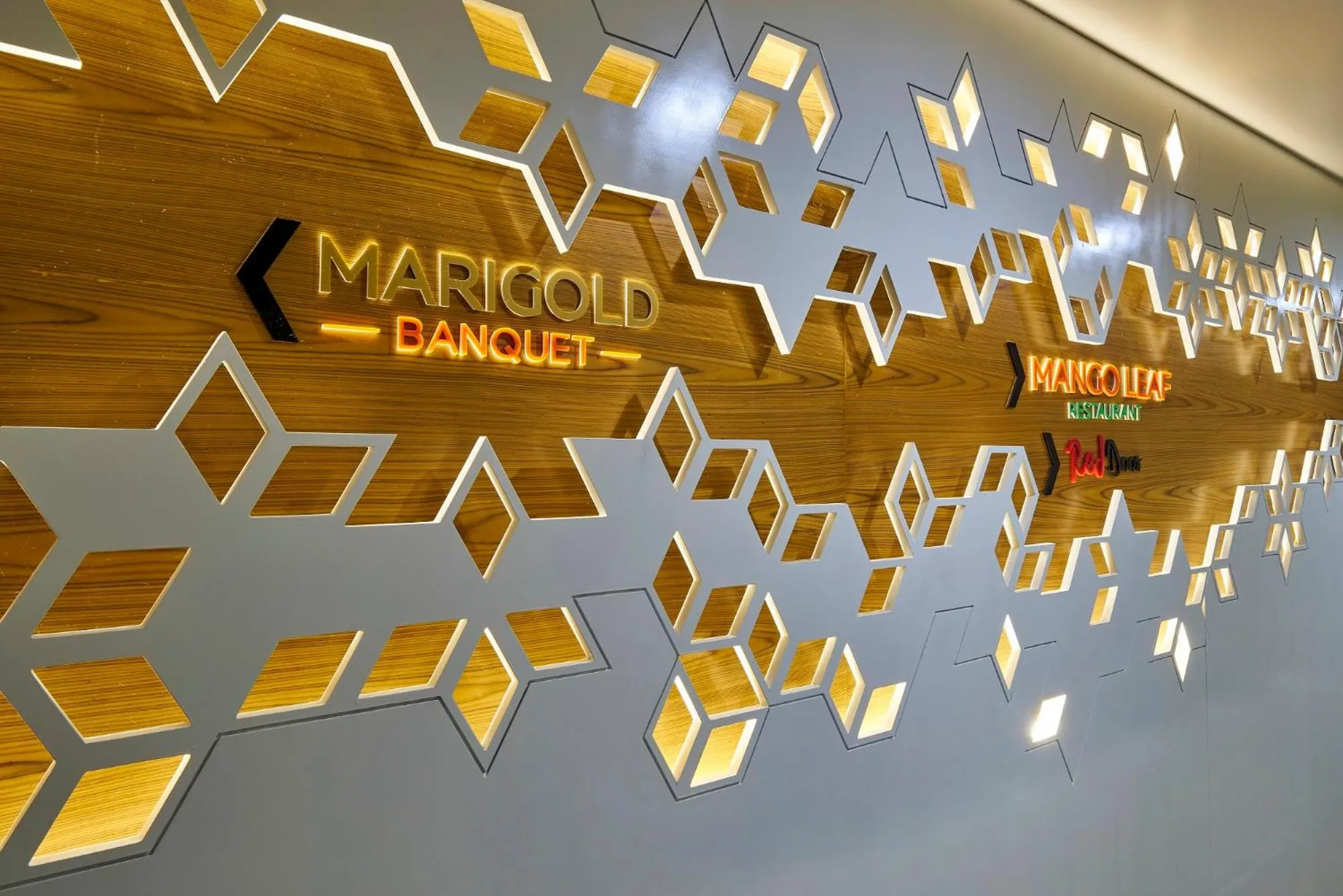 Restaurant/places to eat in Hotel 3 Leaves NEAR CENTRAL BUS STAND