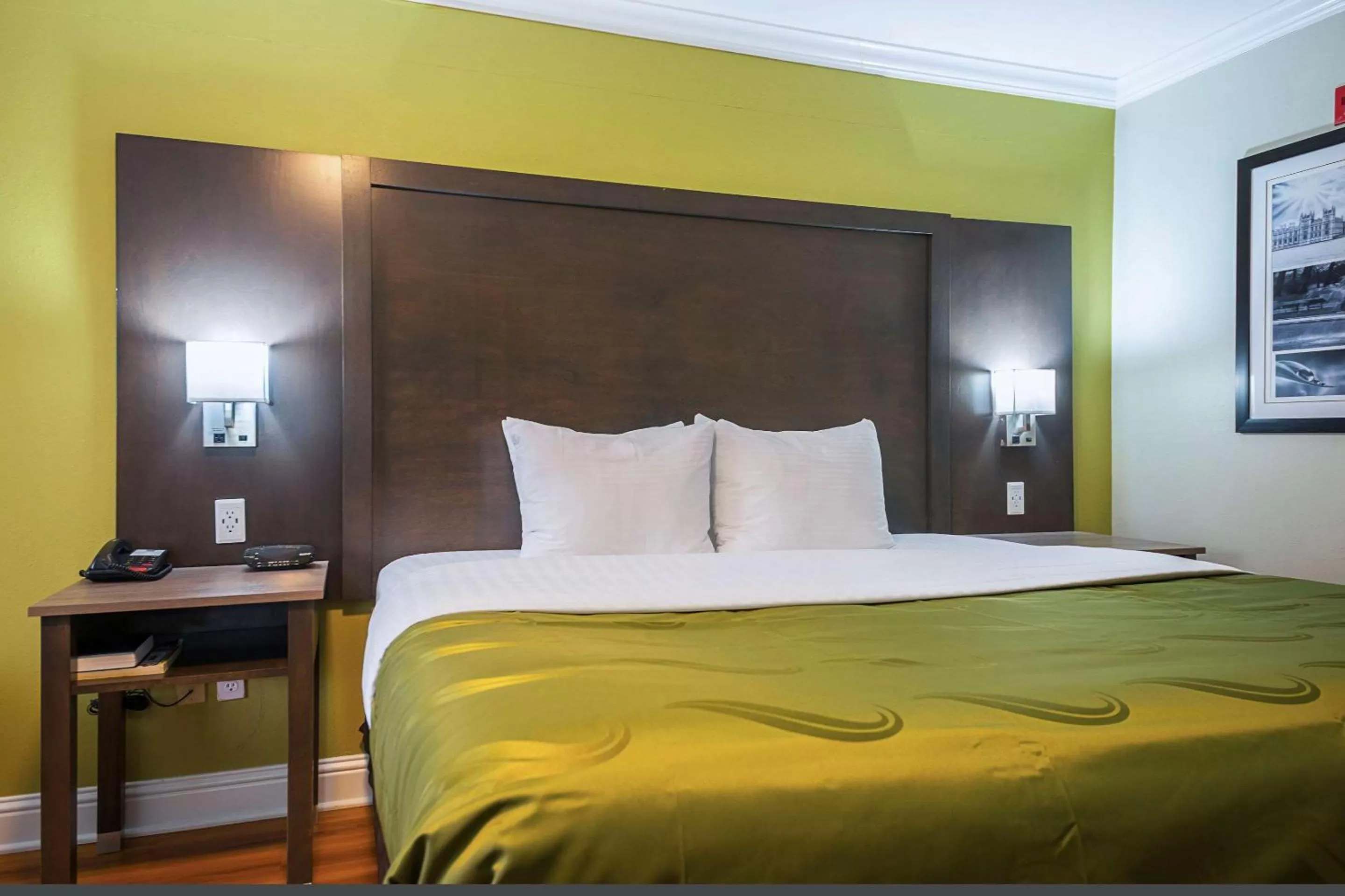 Bedroom, Bed in Quality Inn DeRidder