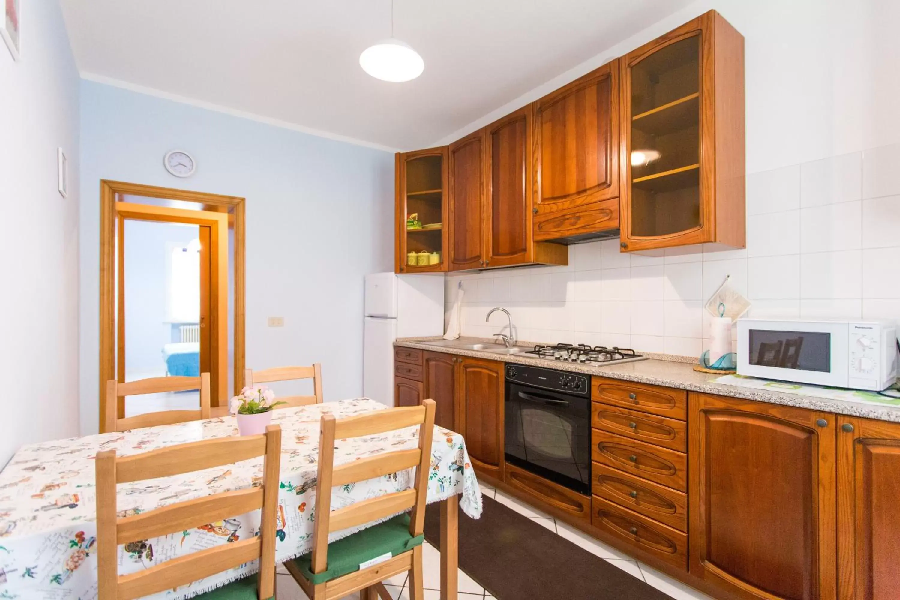 Dining area, Kitchen/Kitchenette in Residence Kimba