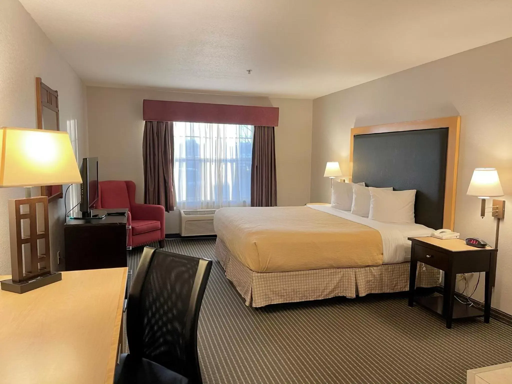 Photo of the whole room in Zion Inn & Suites